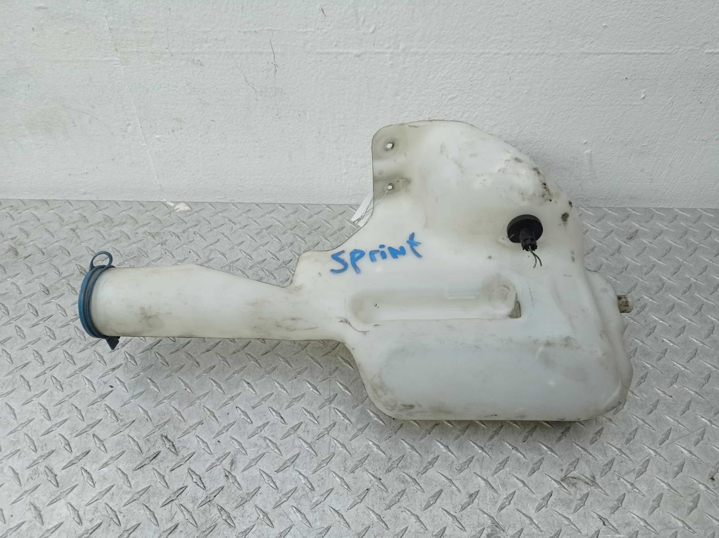 Бачок омывателя лобового стекла