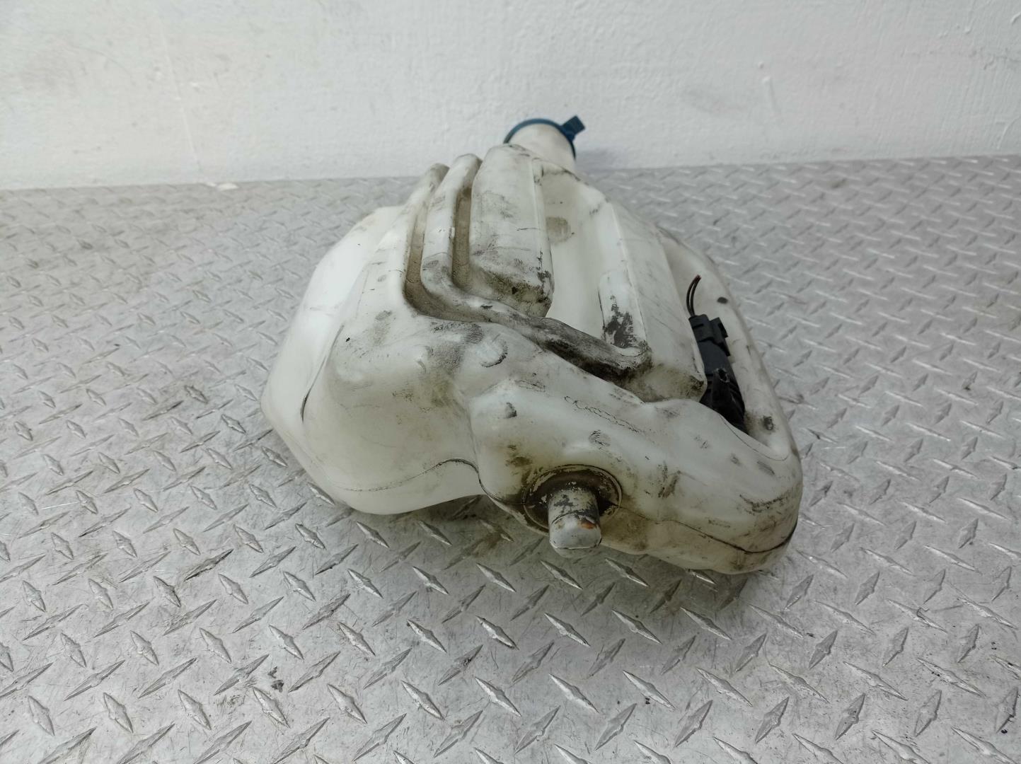 Бачок омывателя лобового стекла