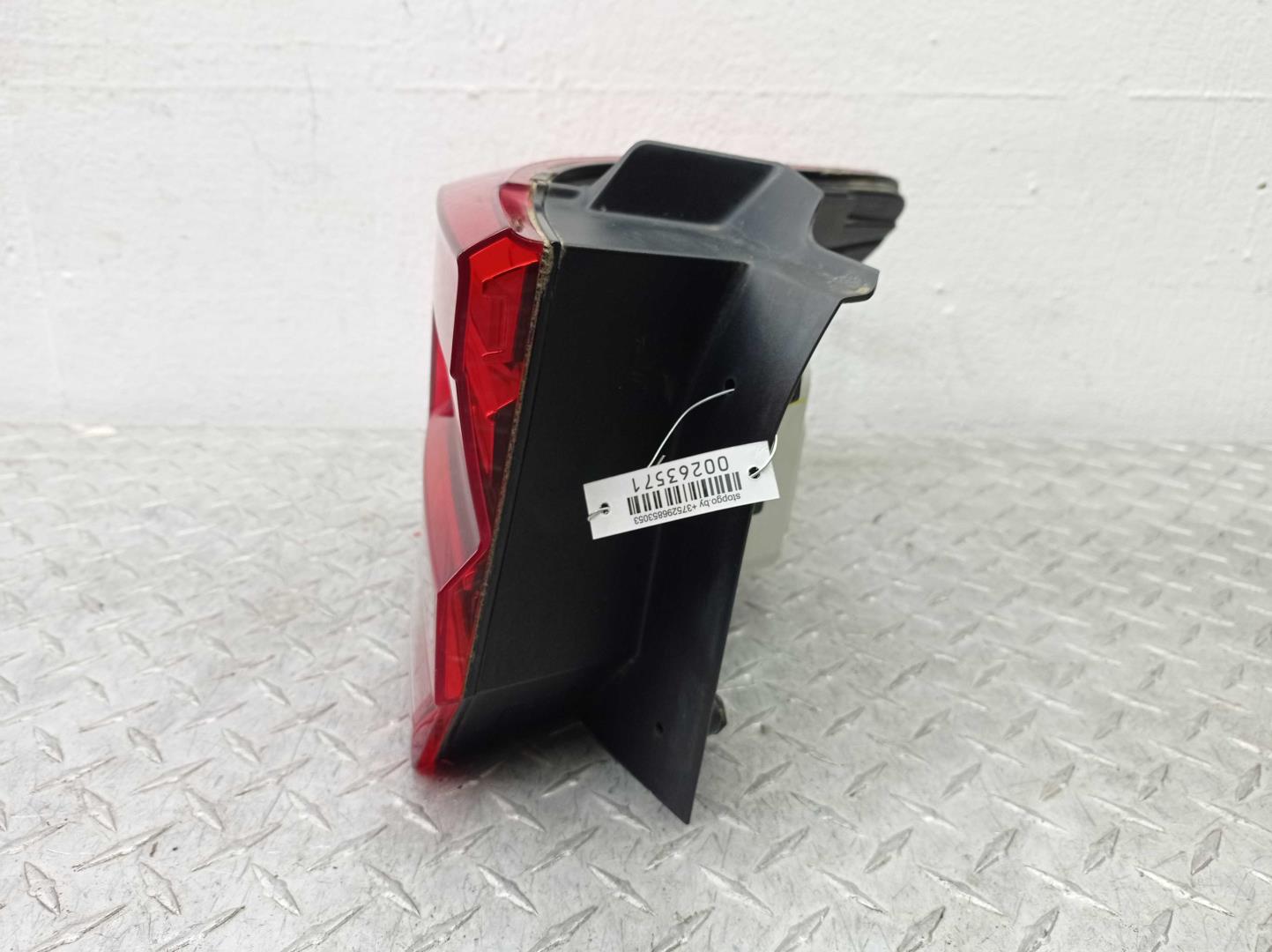 Фонарь задний наружный левый