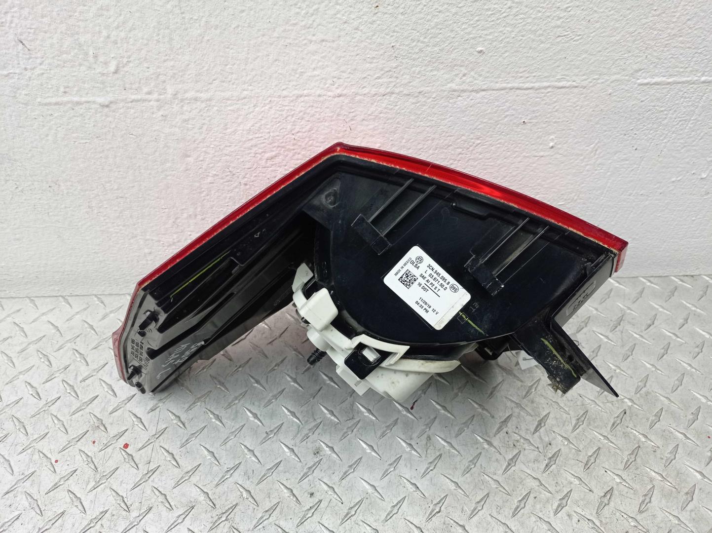 Фонарь задний наружный левый