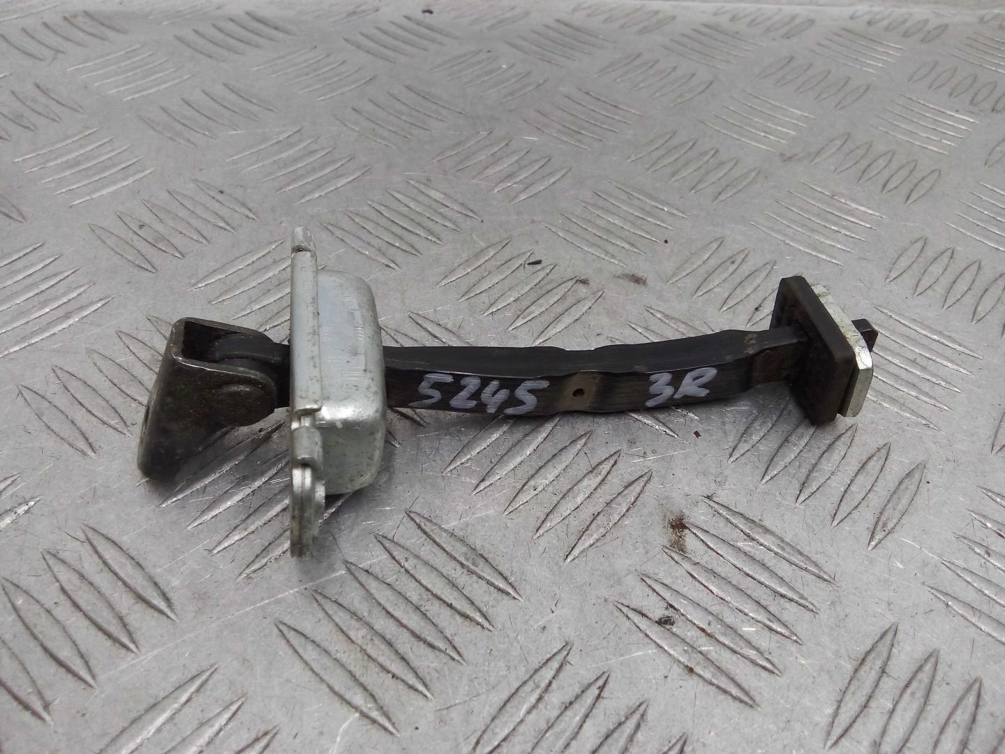 Петля двери передней