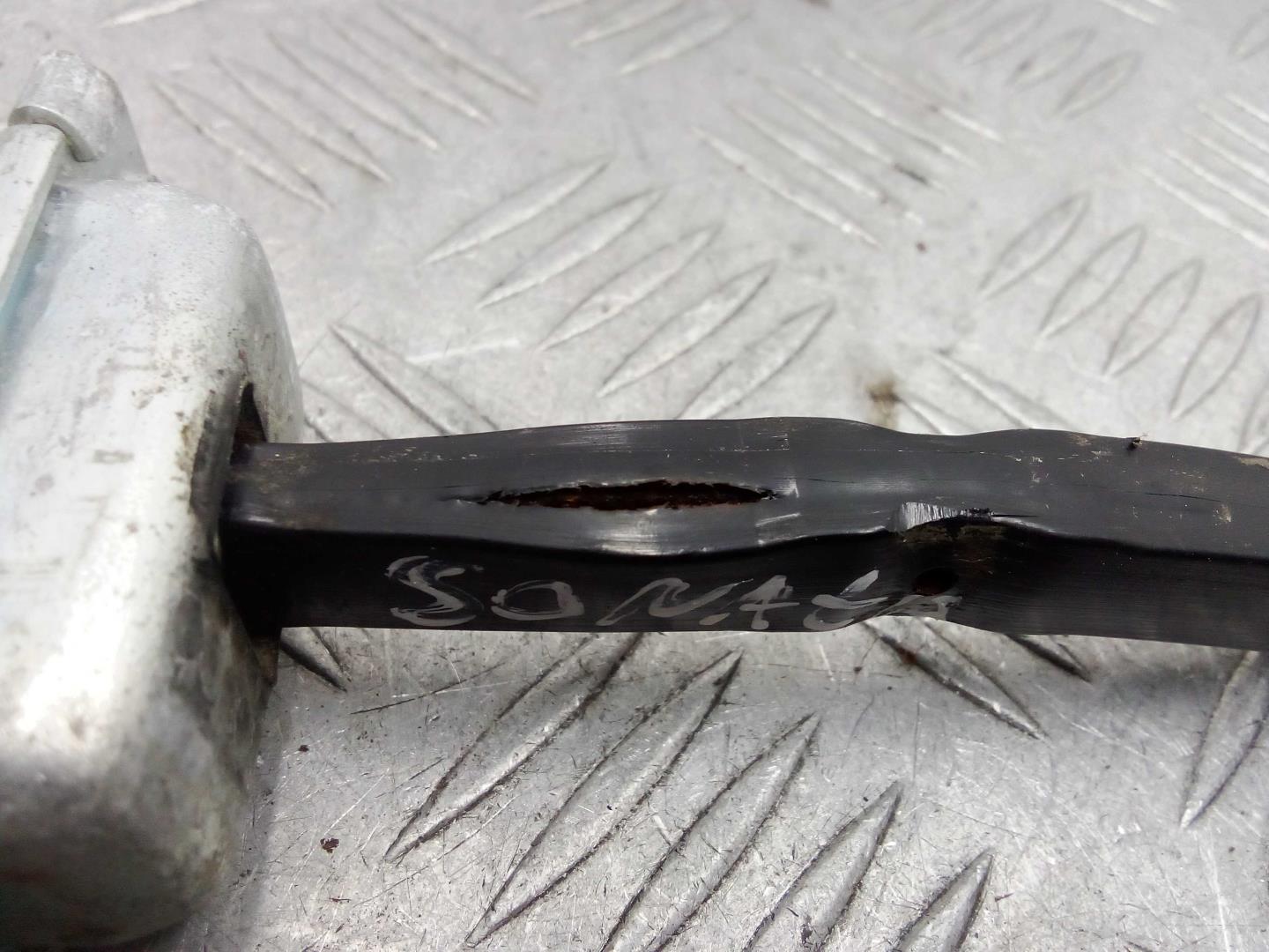 Петля двери передней