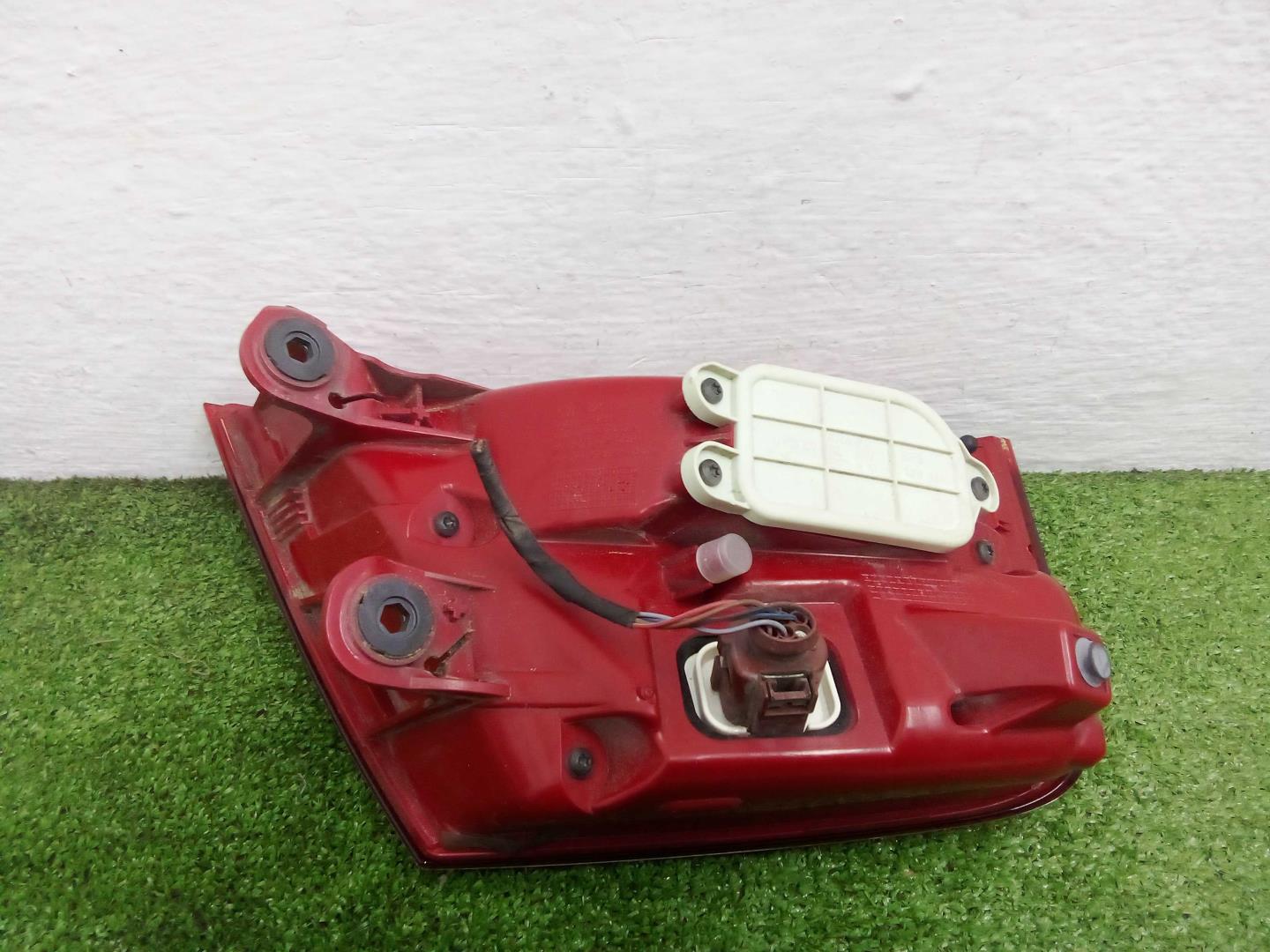 Фонарь задний наружный правый