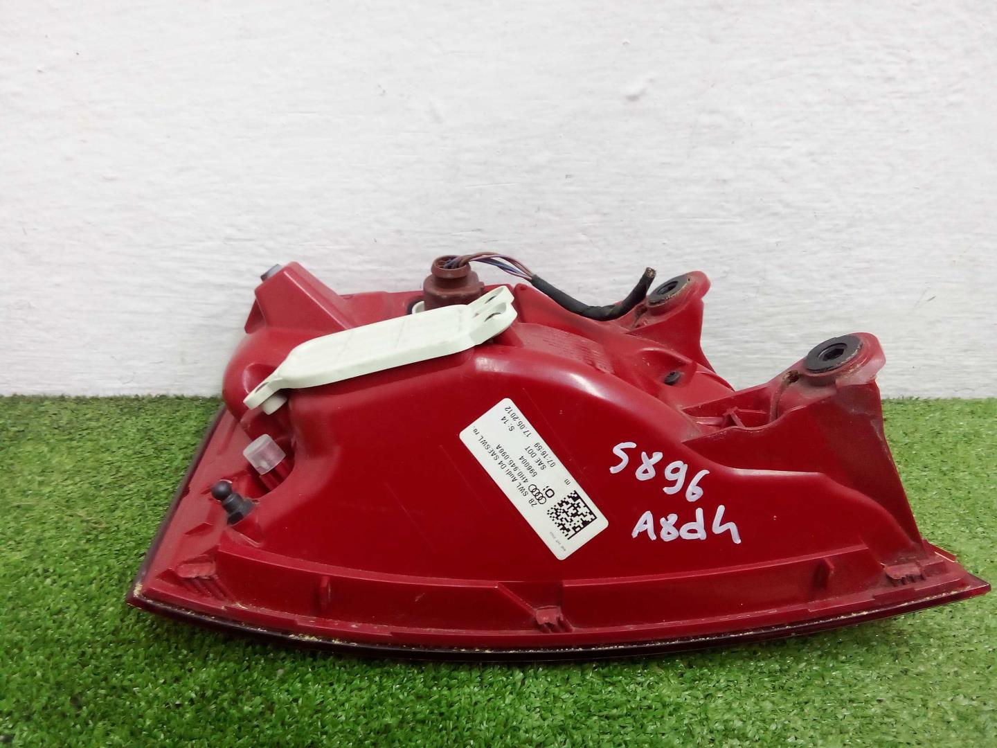 Фонарь задний наружный правый