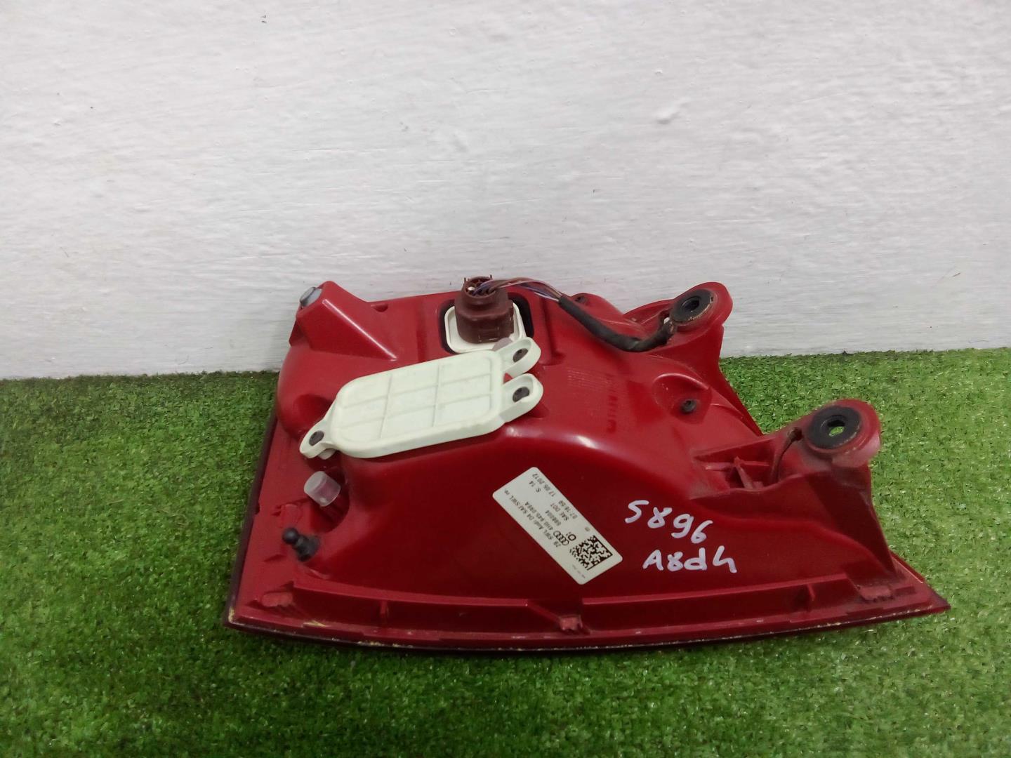 Фонарь задний наружный правый