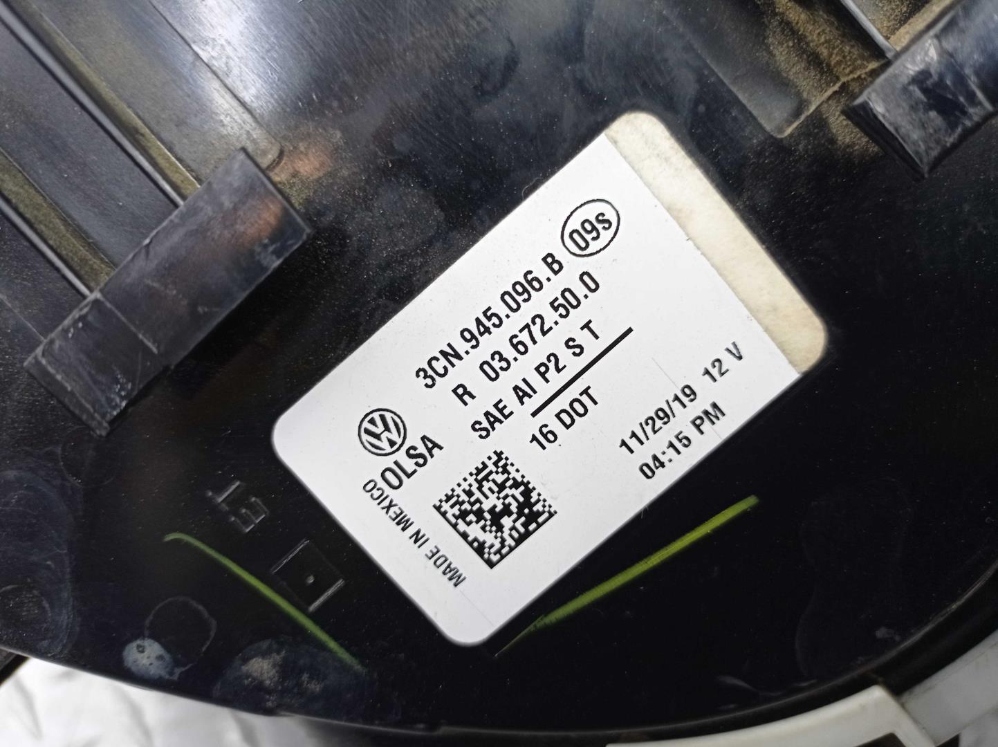 Фонарь задний наружный правый