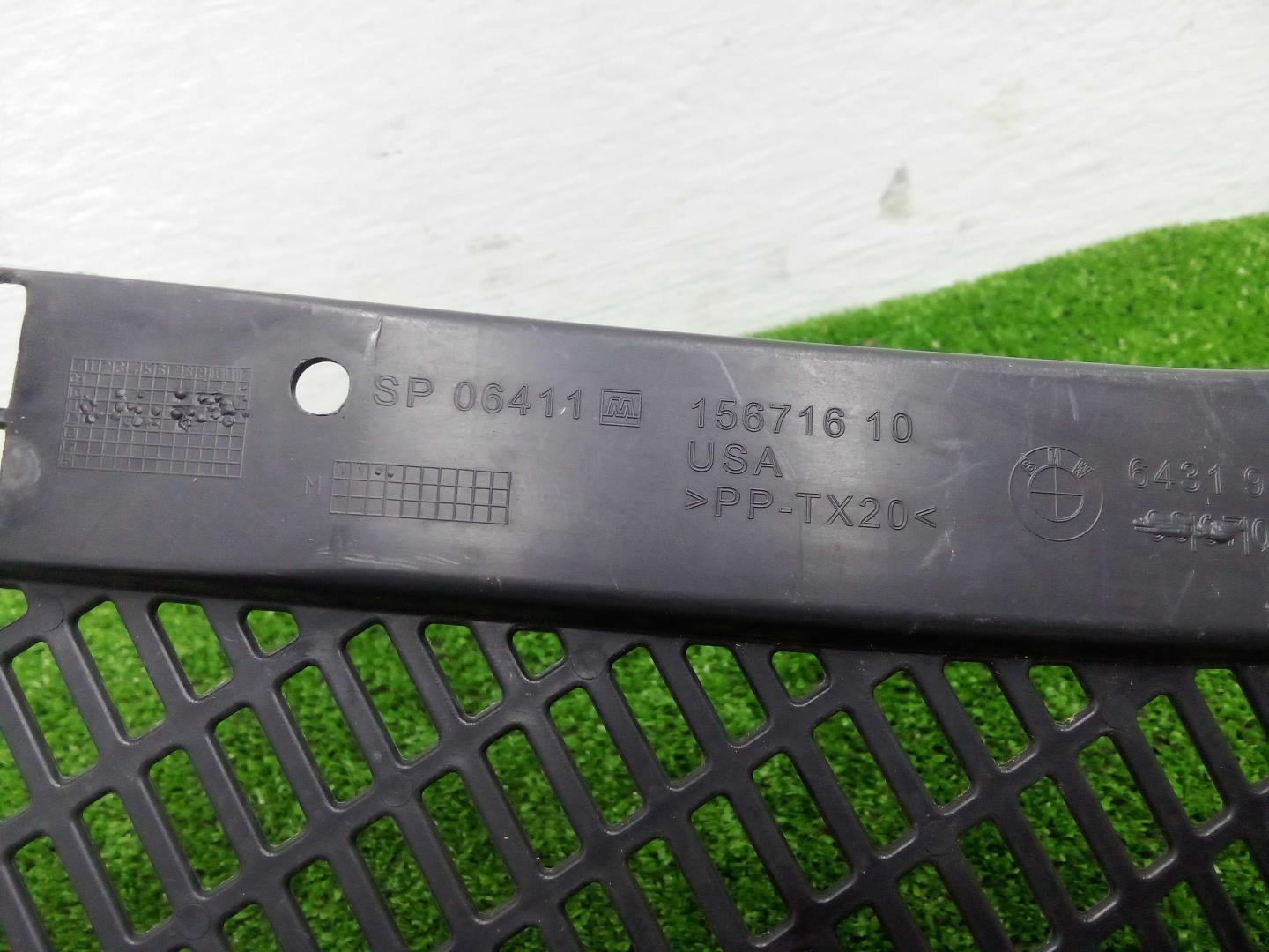 Решетка стеклоочистителей (Жабо)