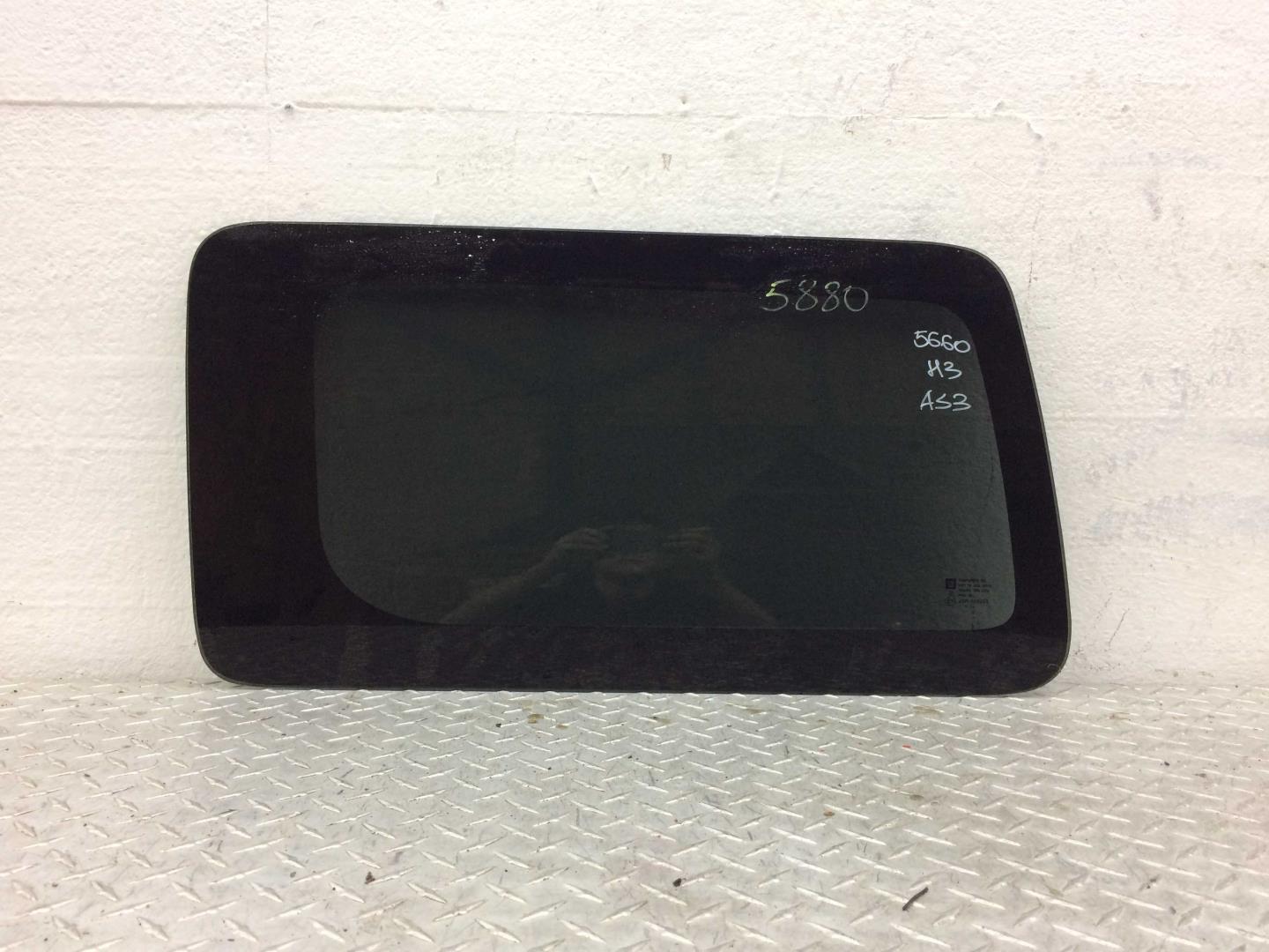 Стекло кузовное глухое левое