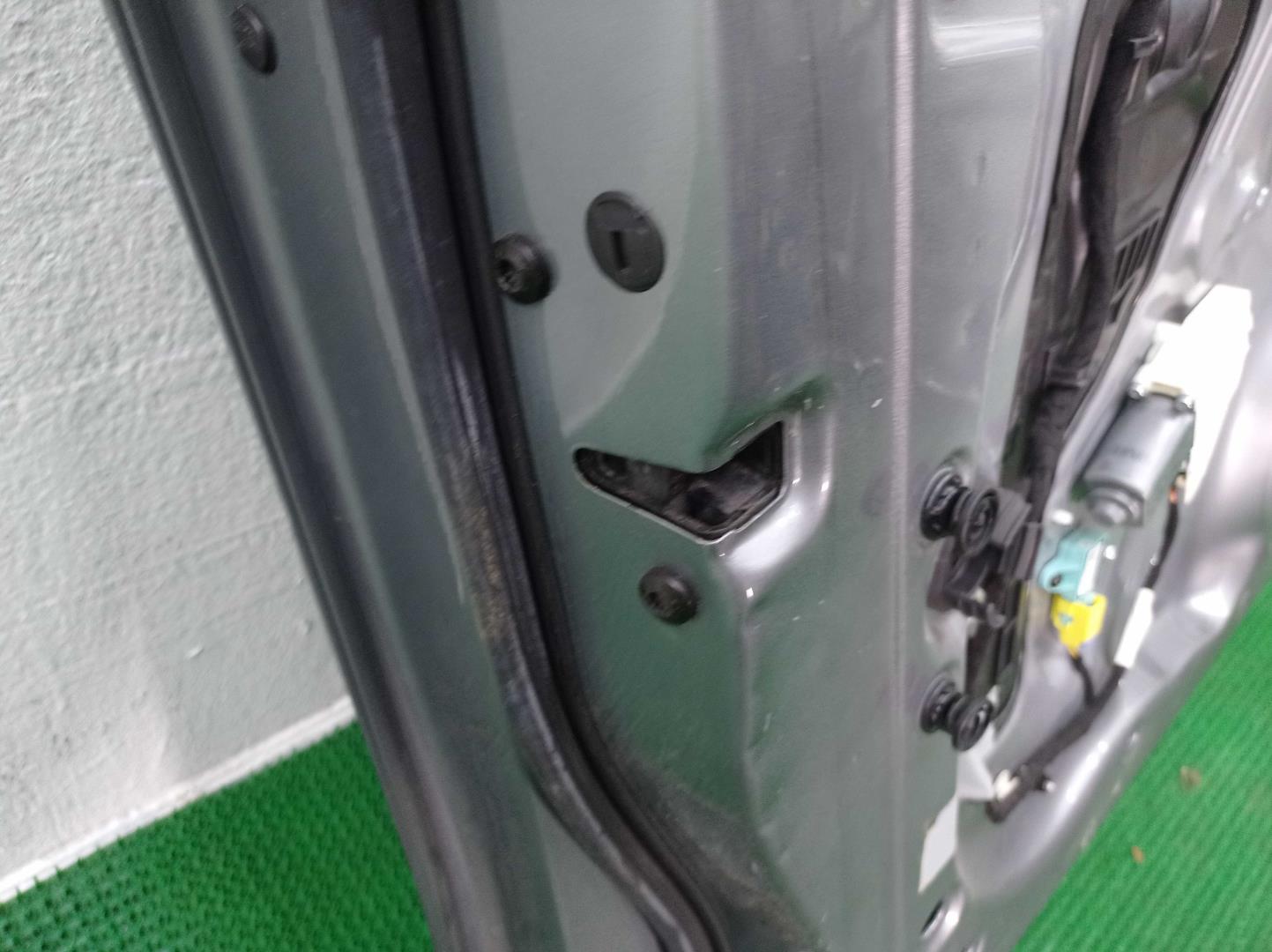 Дверь передняя левая