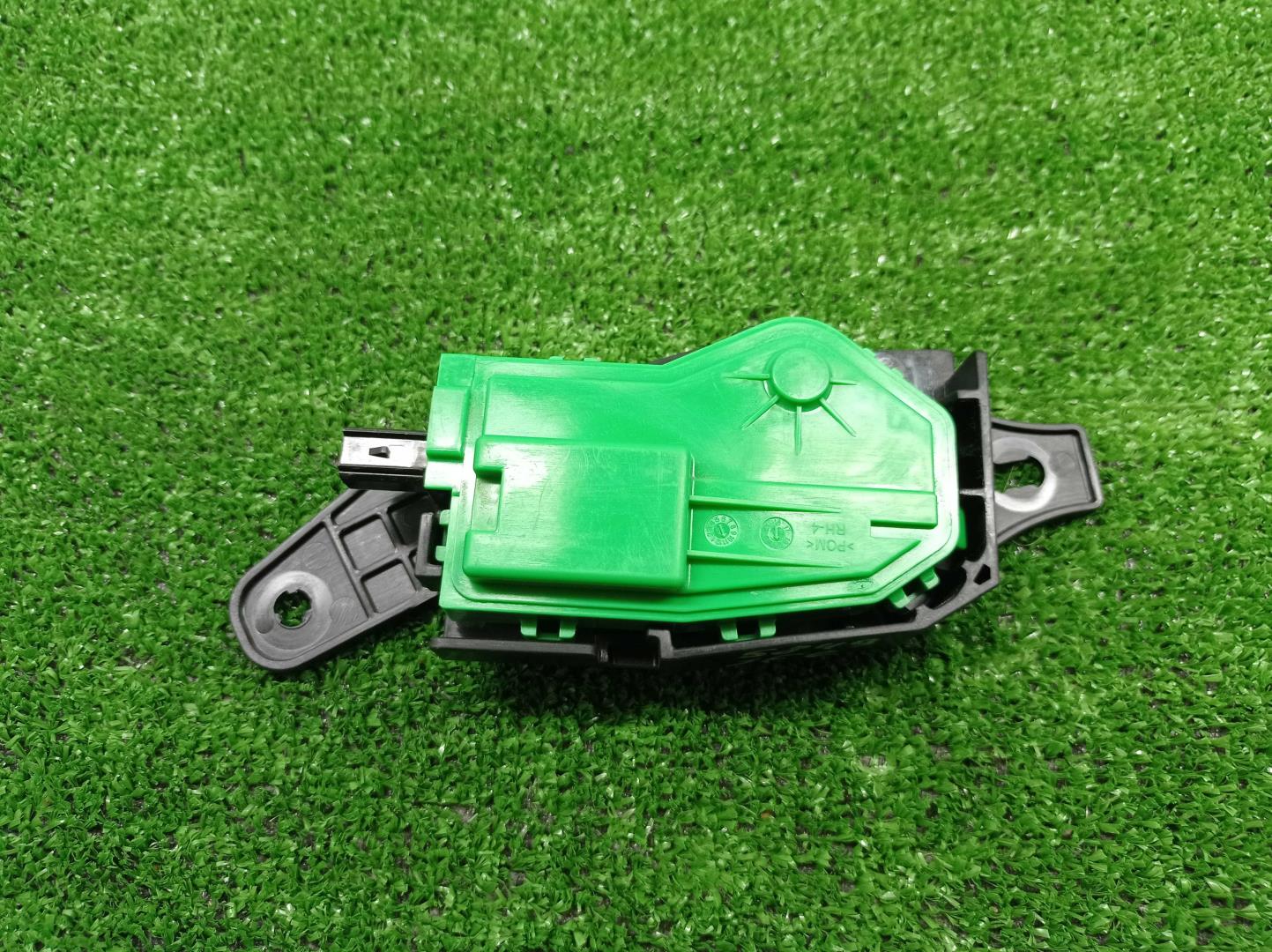 Активатор замка крышки бензобака