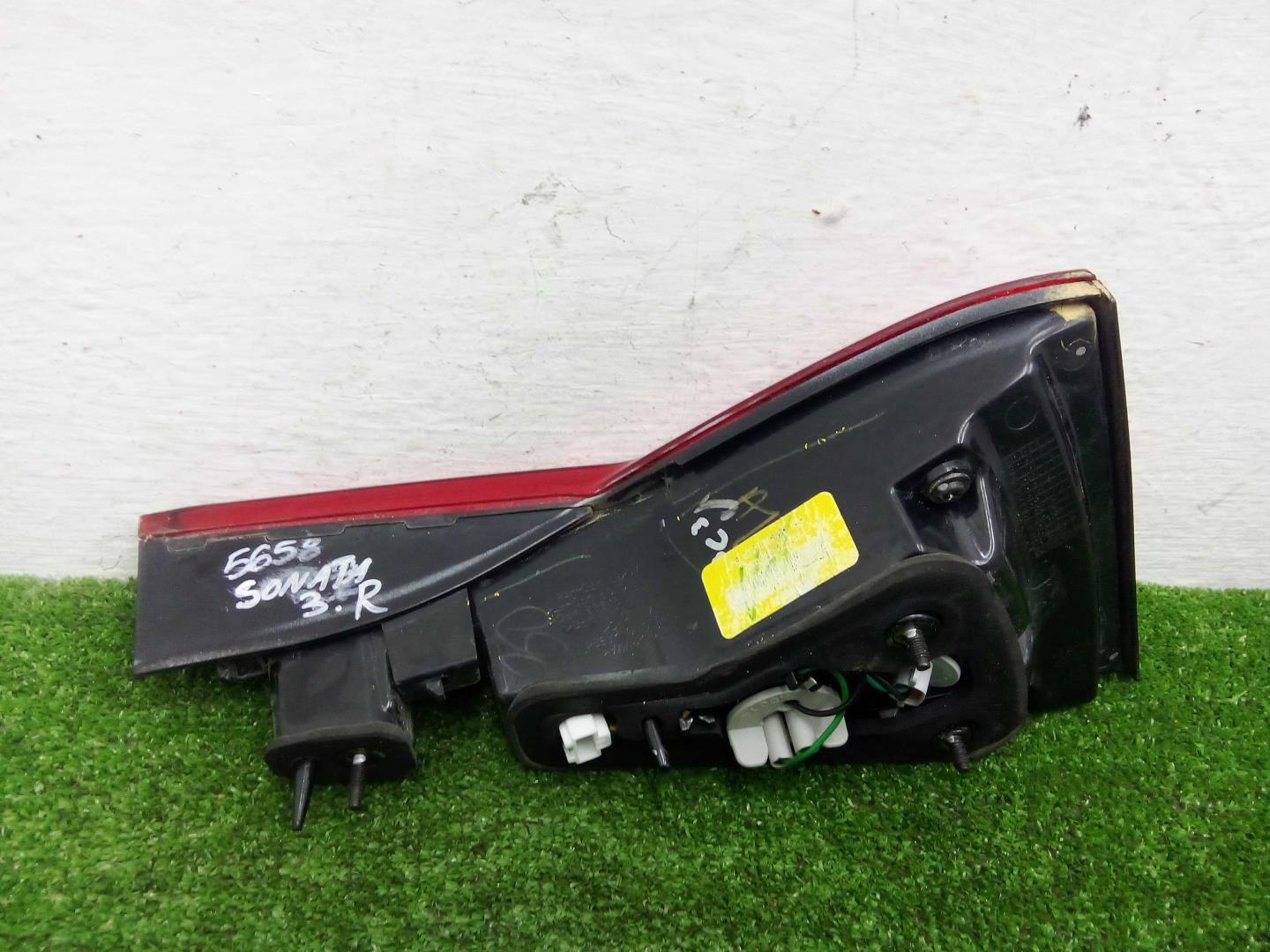 Фонарь задний внутренний правый