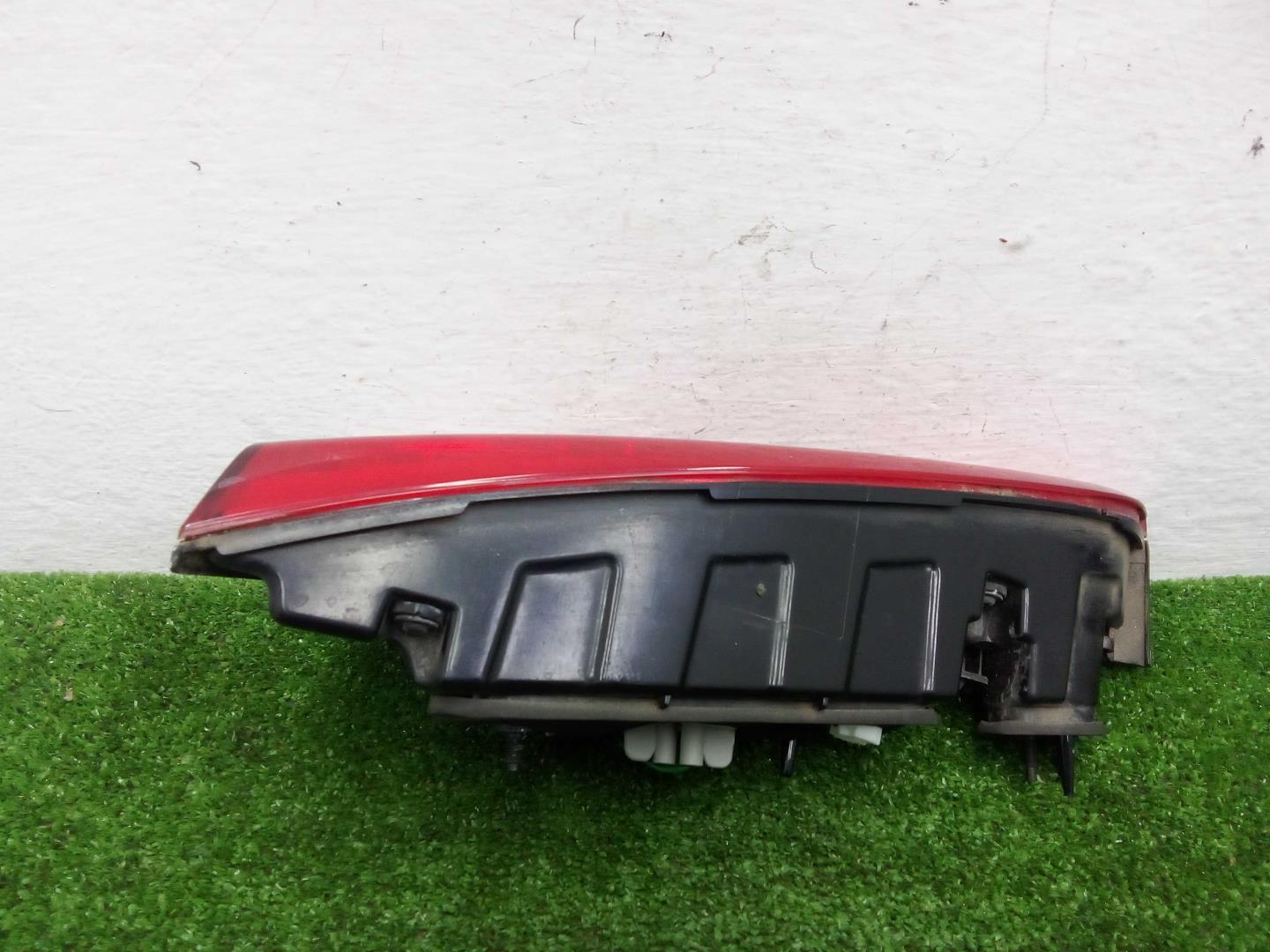 Фонарь задний внутренний правый