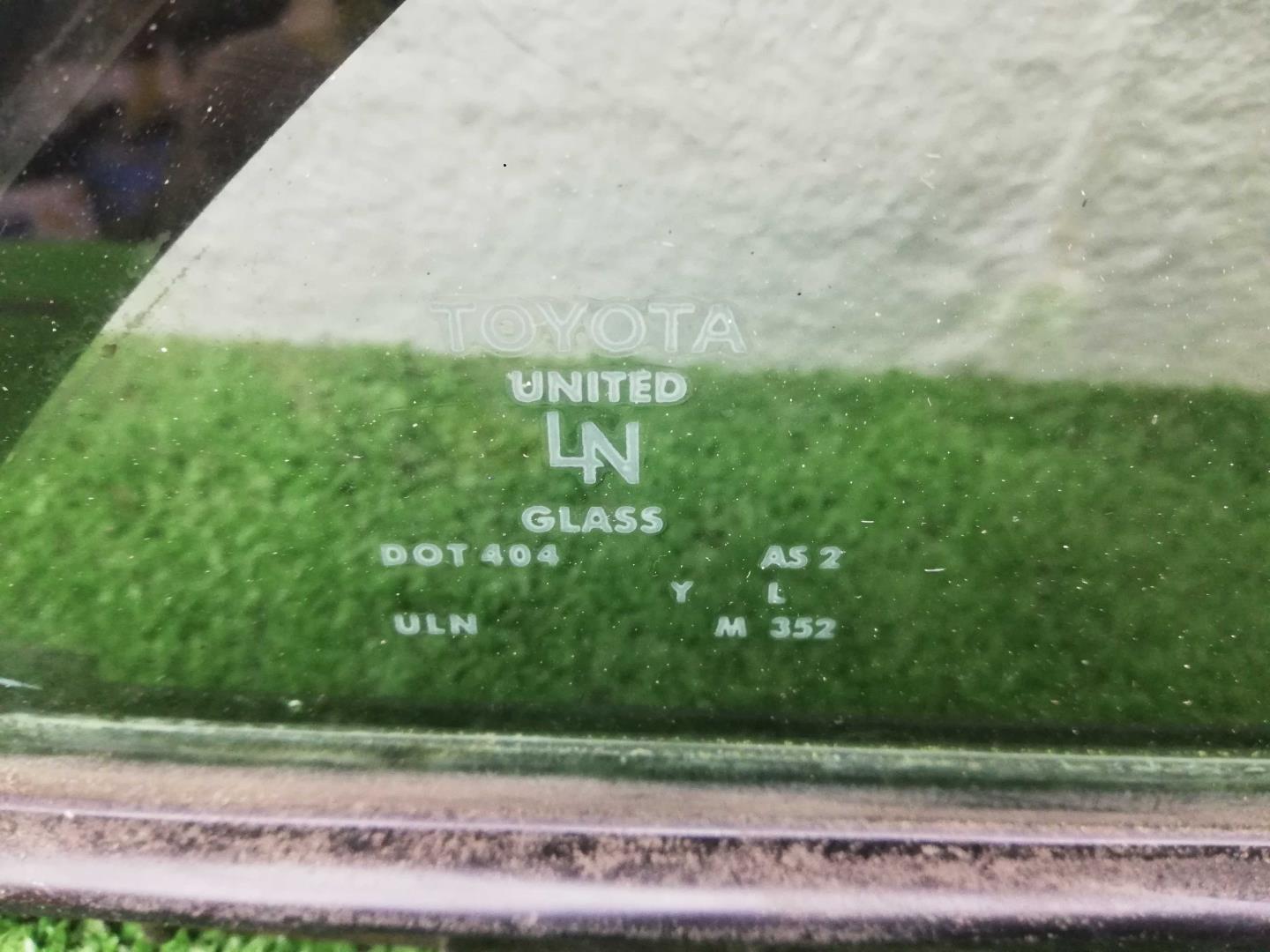 Стекло двери задней правой