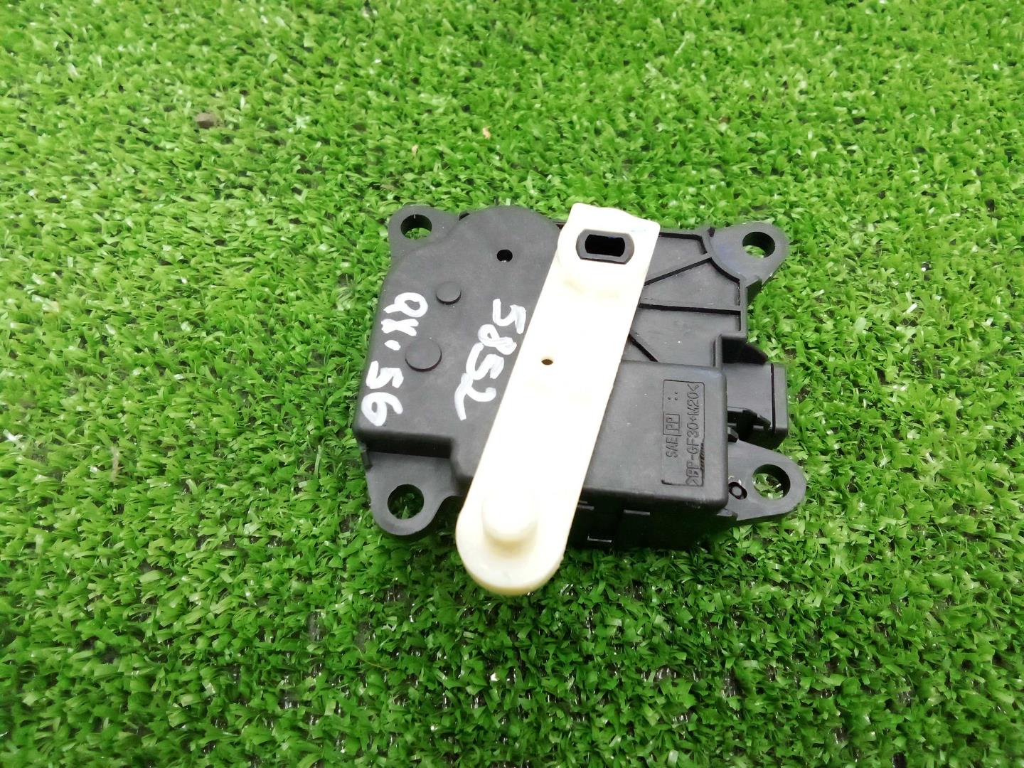 Моторчик заслонки печки