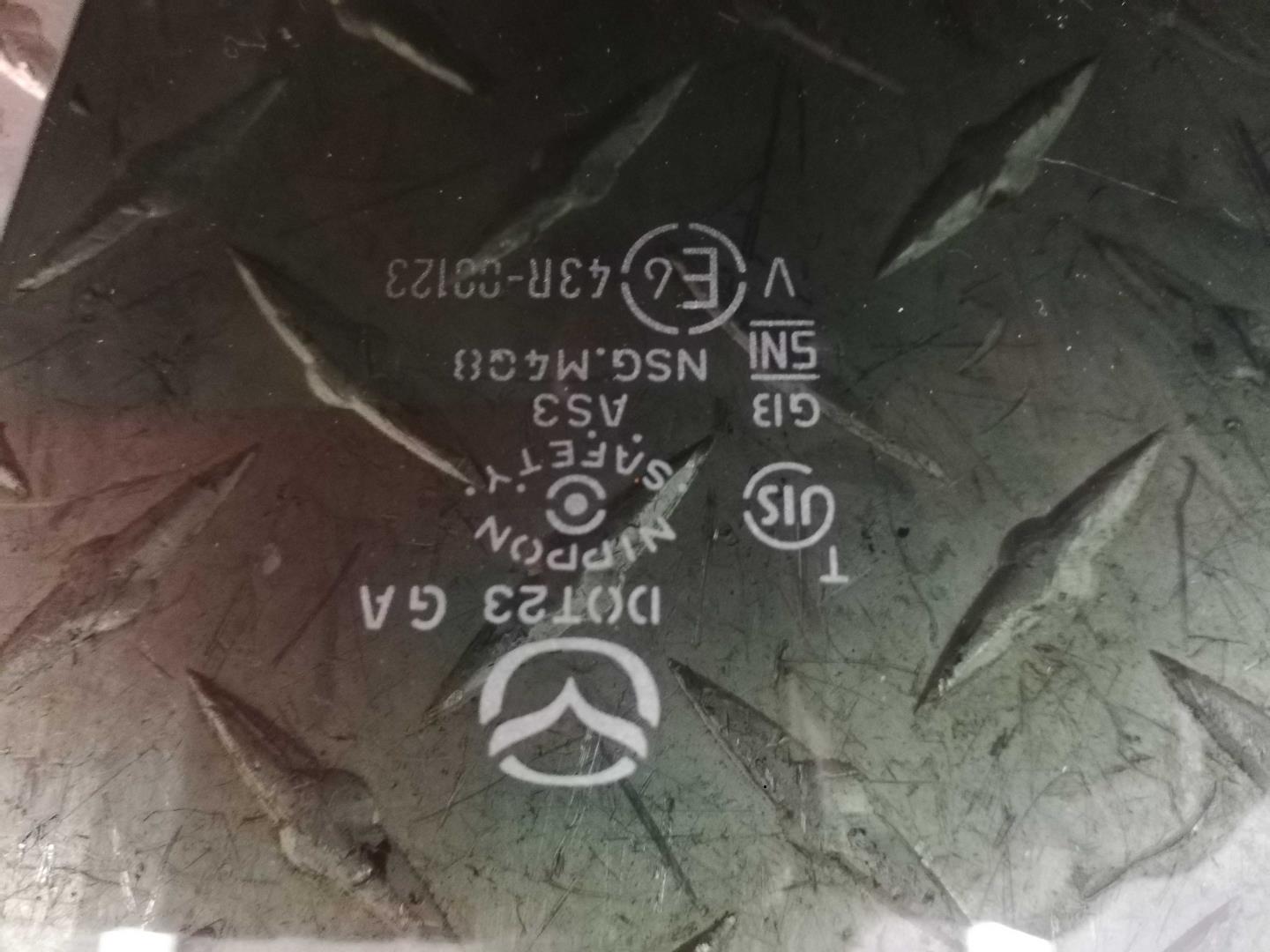 Стекло двери задней левой