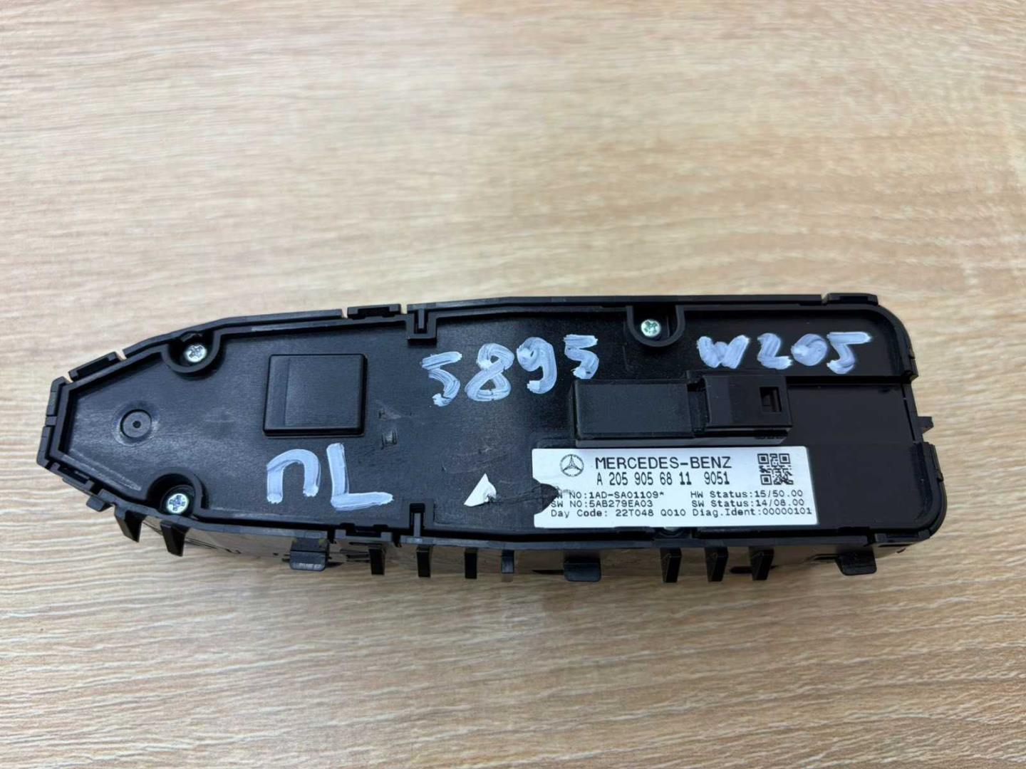 Кнопка стеклоподъемника