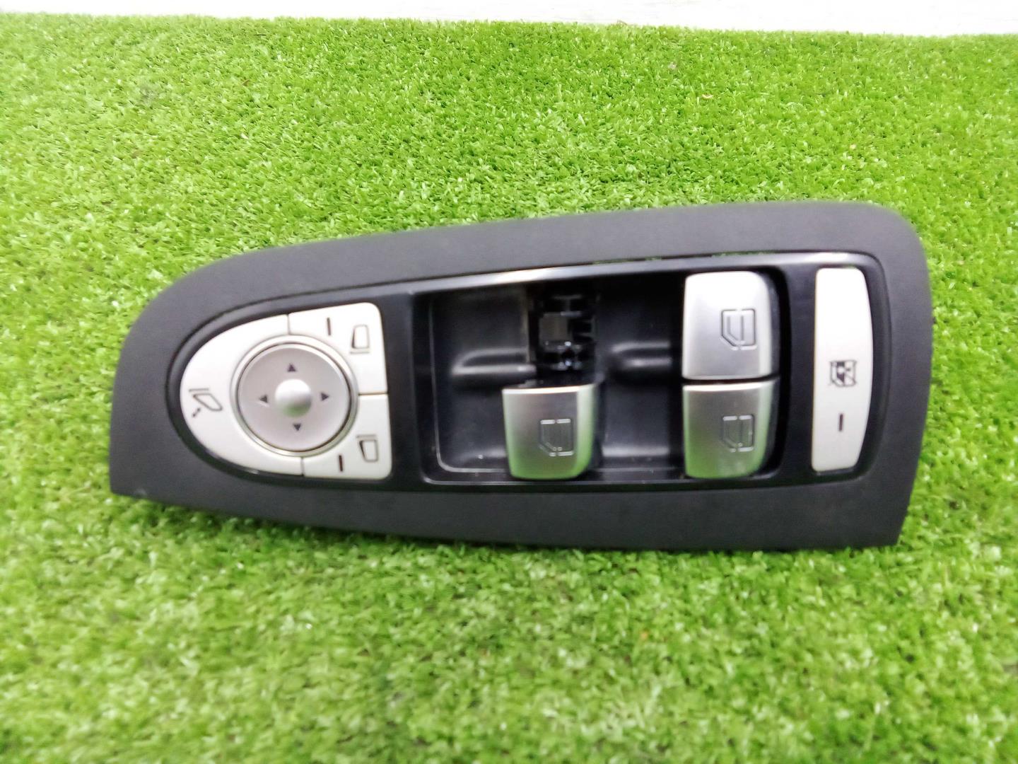 Кнопка стеклоподъемника