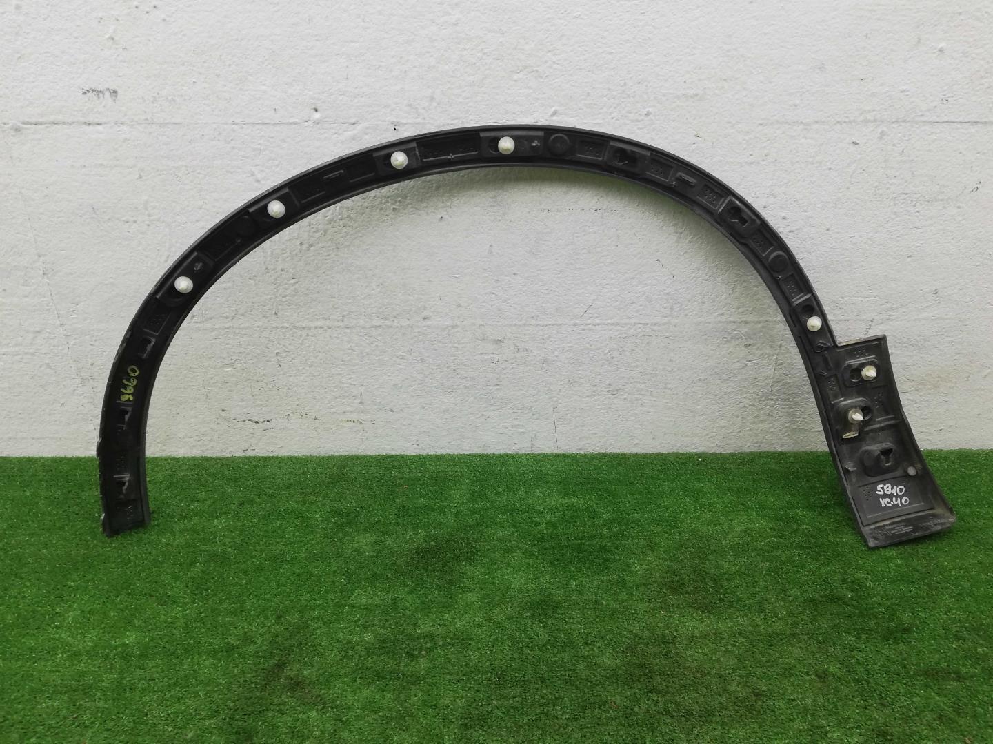 Накладка переднего крыла правого