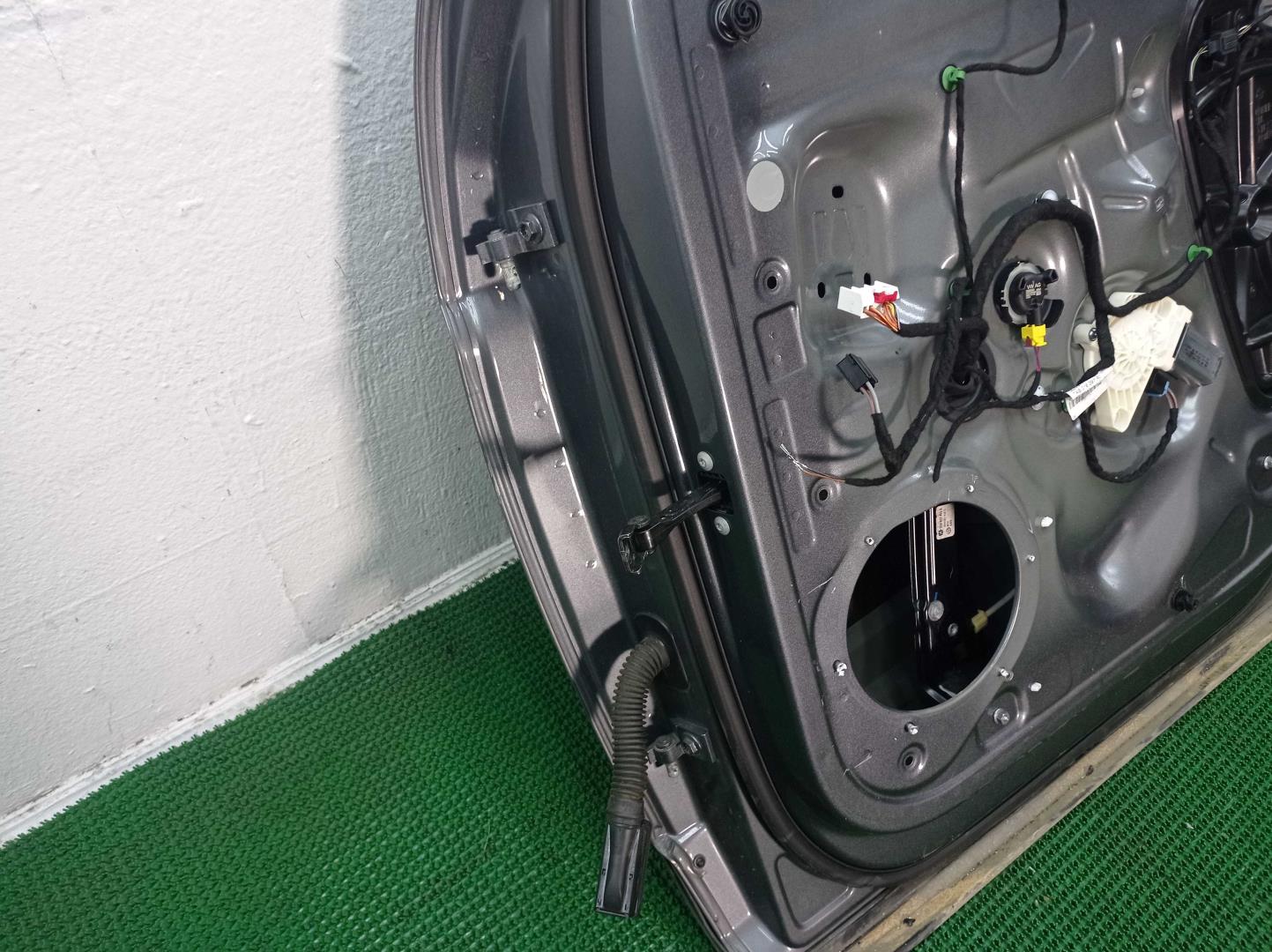 Стеклоподъемник электр. передний правый