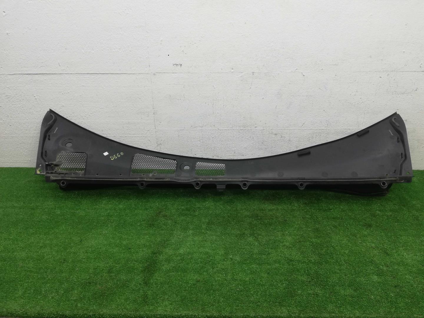 Решетка стеклоочистителей (Жабо)