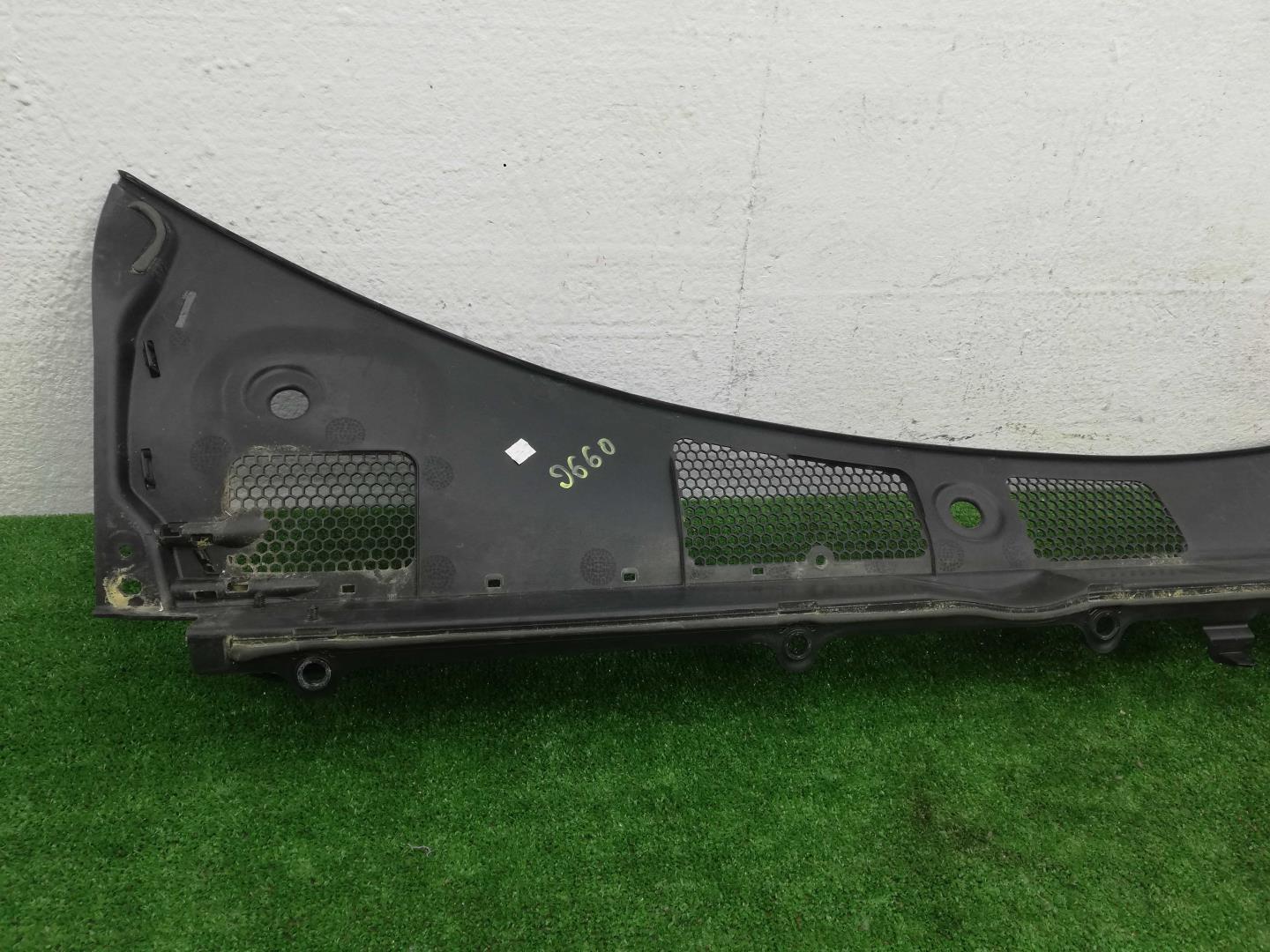 Решетка стеклоочистителей (Жабо)