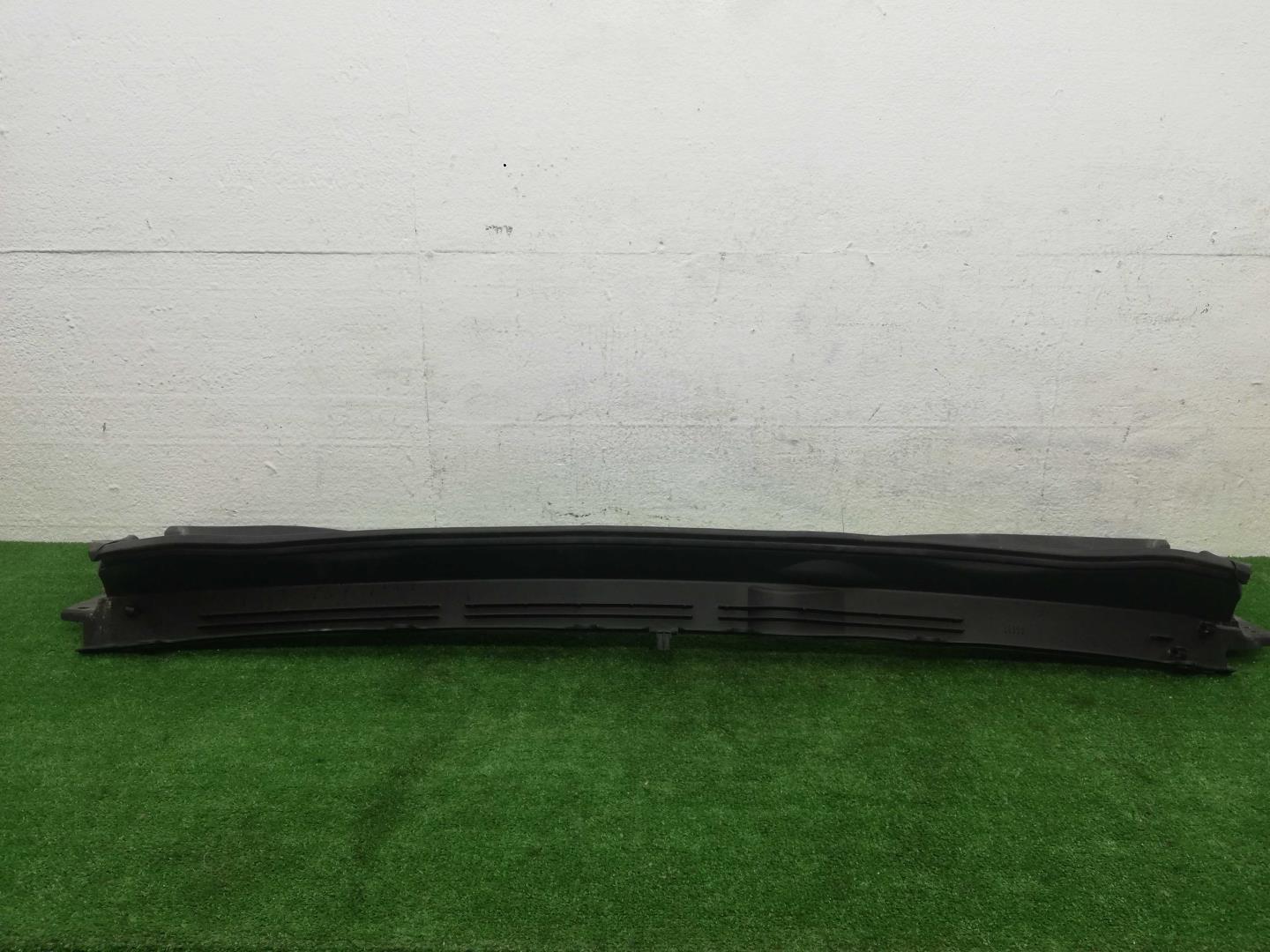 Решетка стеклоочистителей (Жабо)