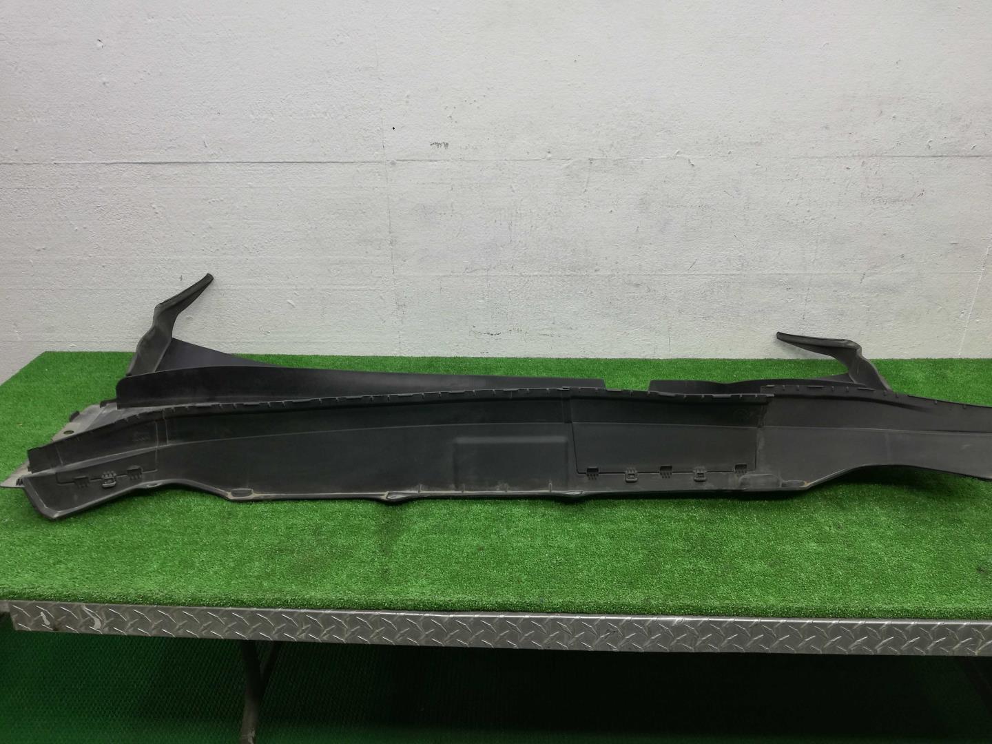 Решетка стеклоочистителей (Жабо)