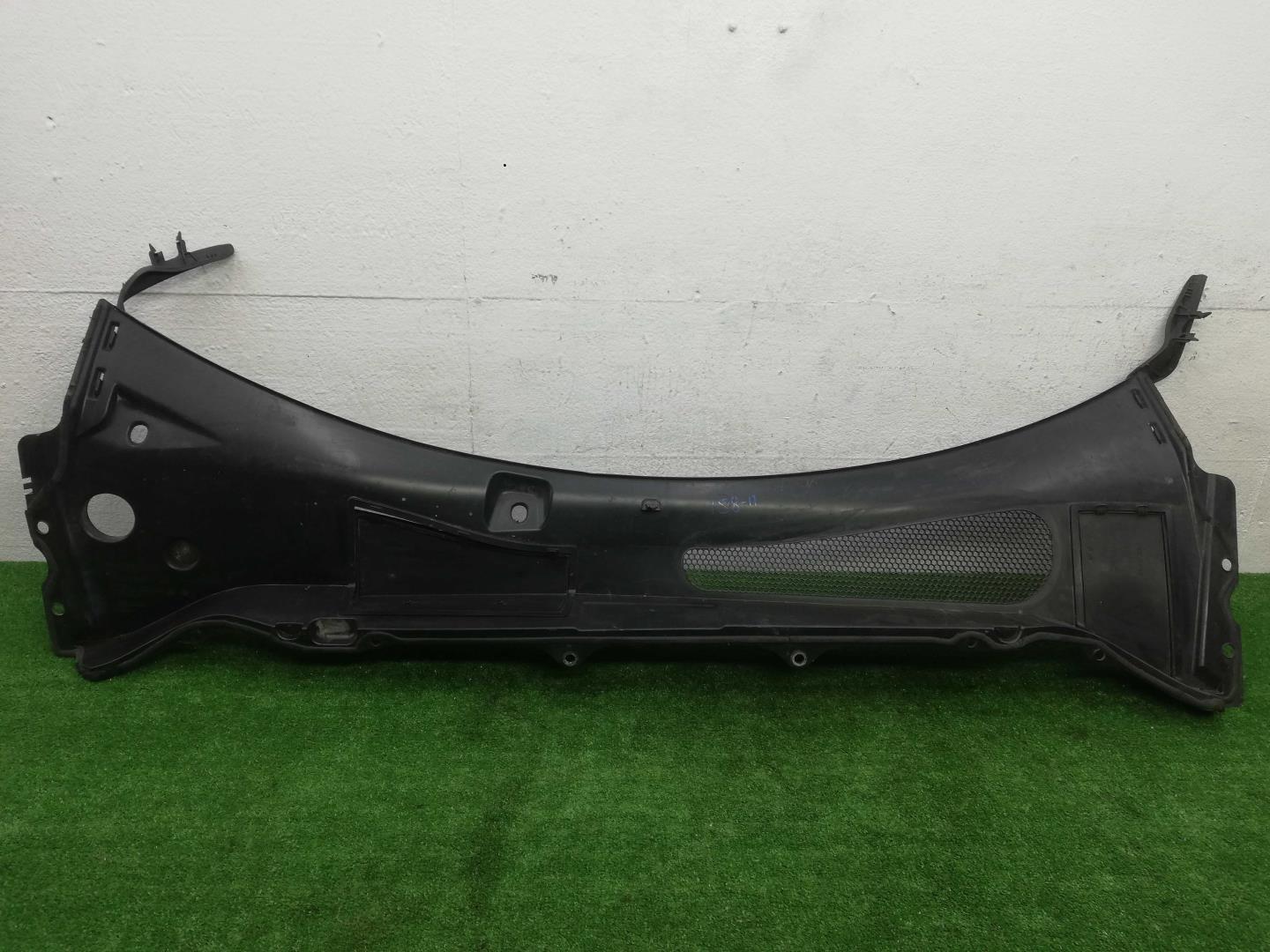 Решетка стеклоочистителей (Жабо)