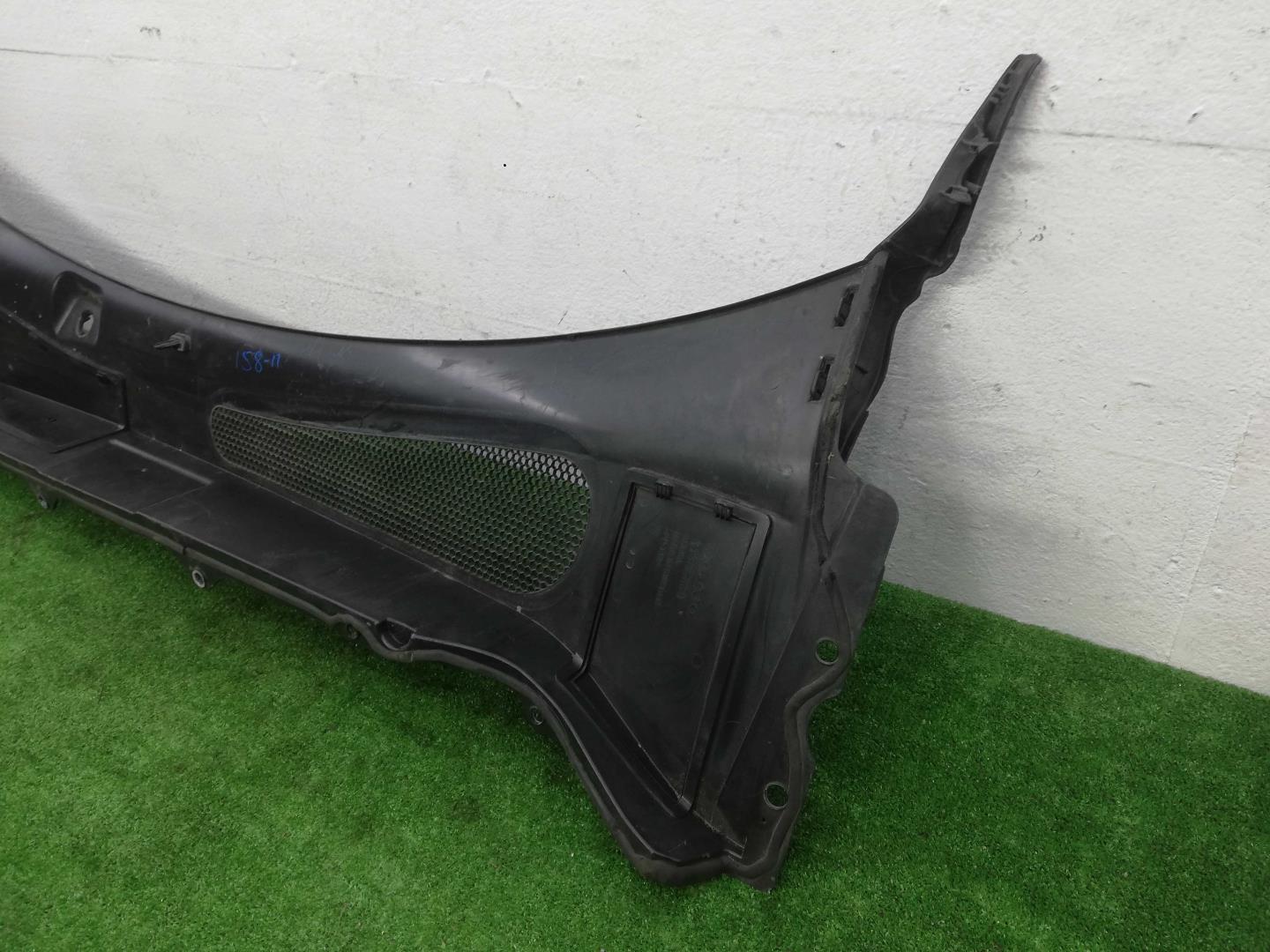 Решетка стеклоочистителей (Жабо)