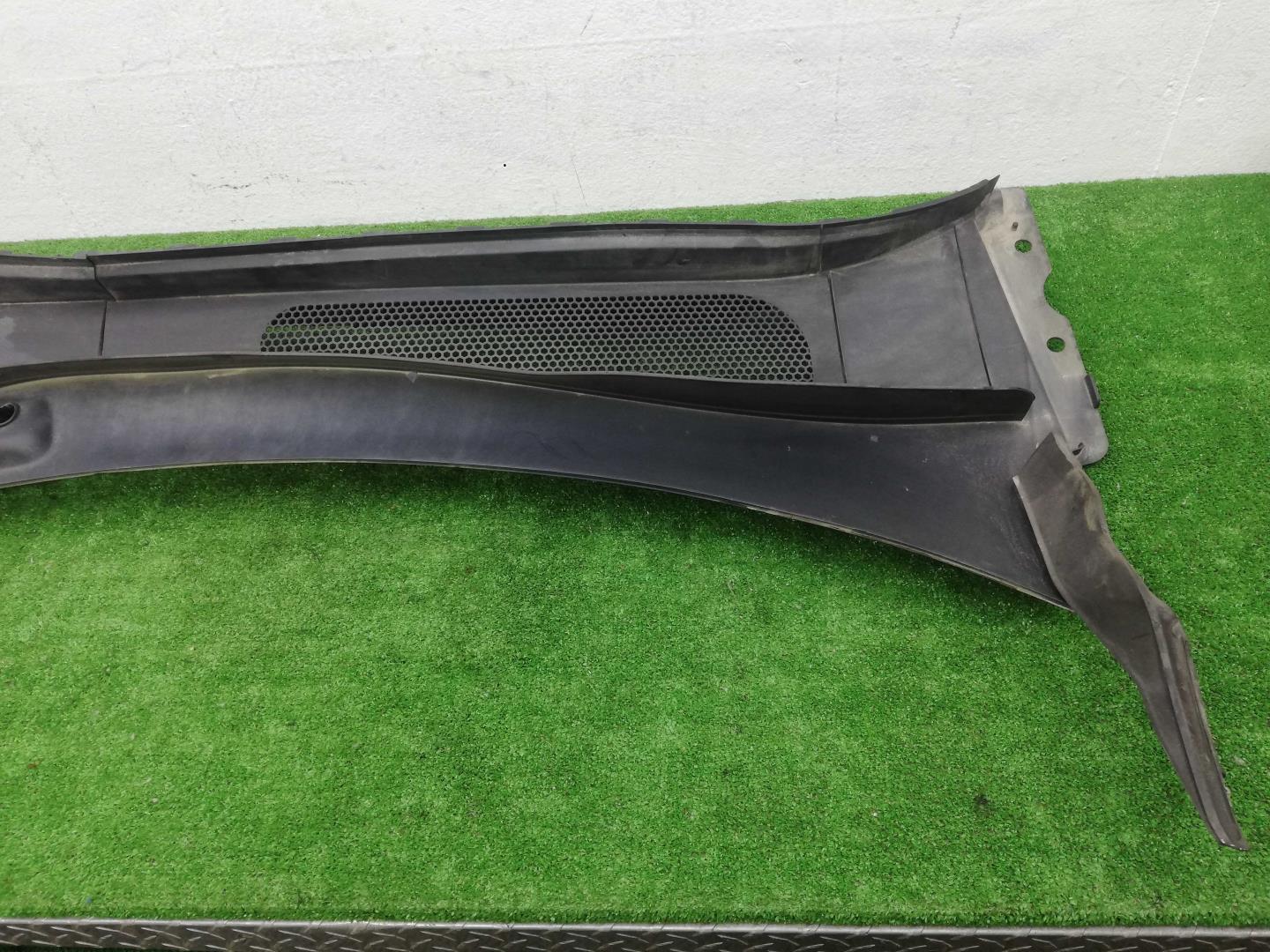 Решетка стеклоочистителей (Жабо)