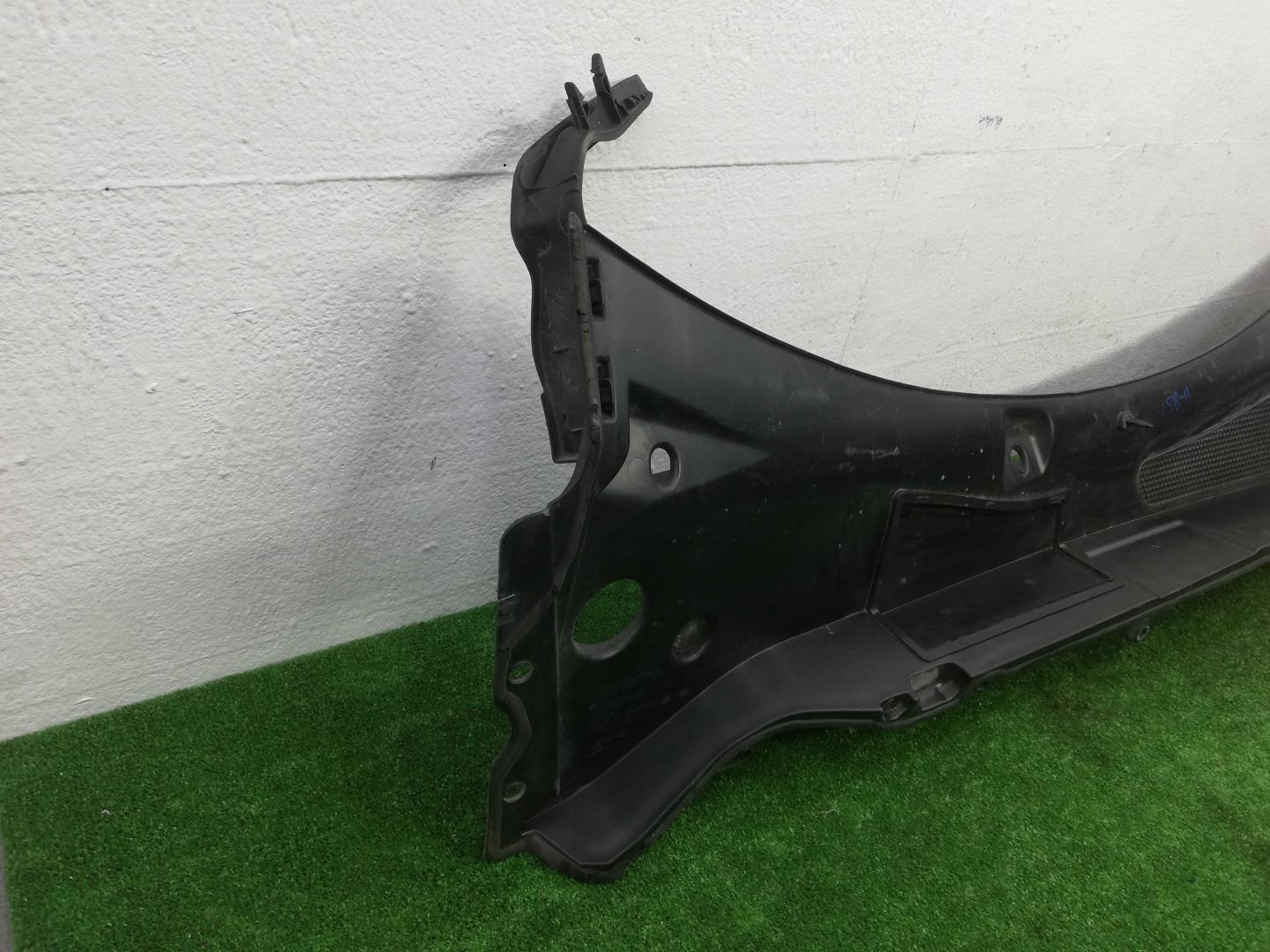 Решетка стеклоочистителей (Жабо)