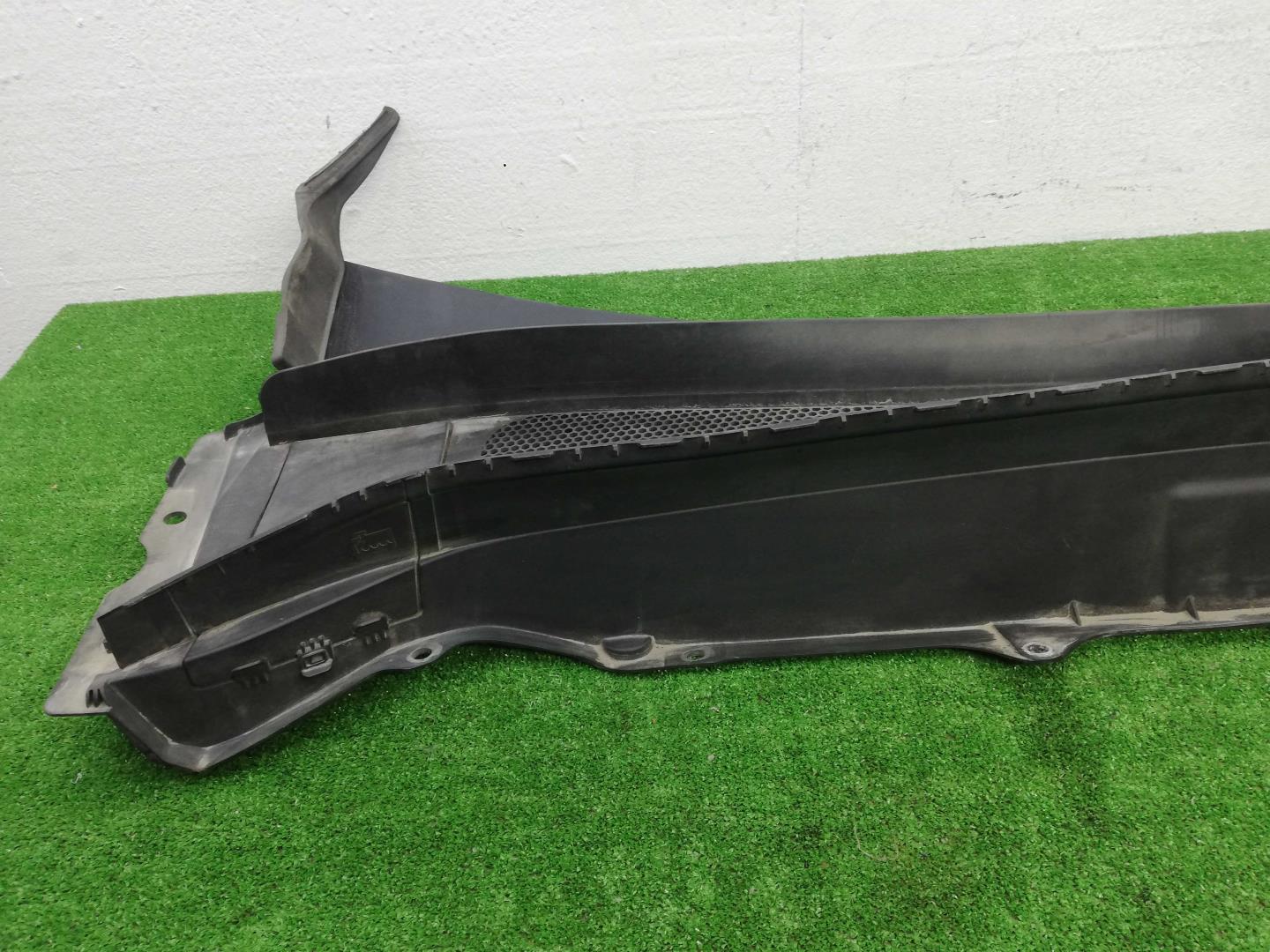 Решетка стеклоочистителей (Жабо)