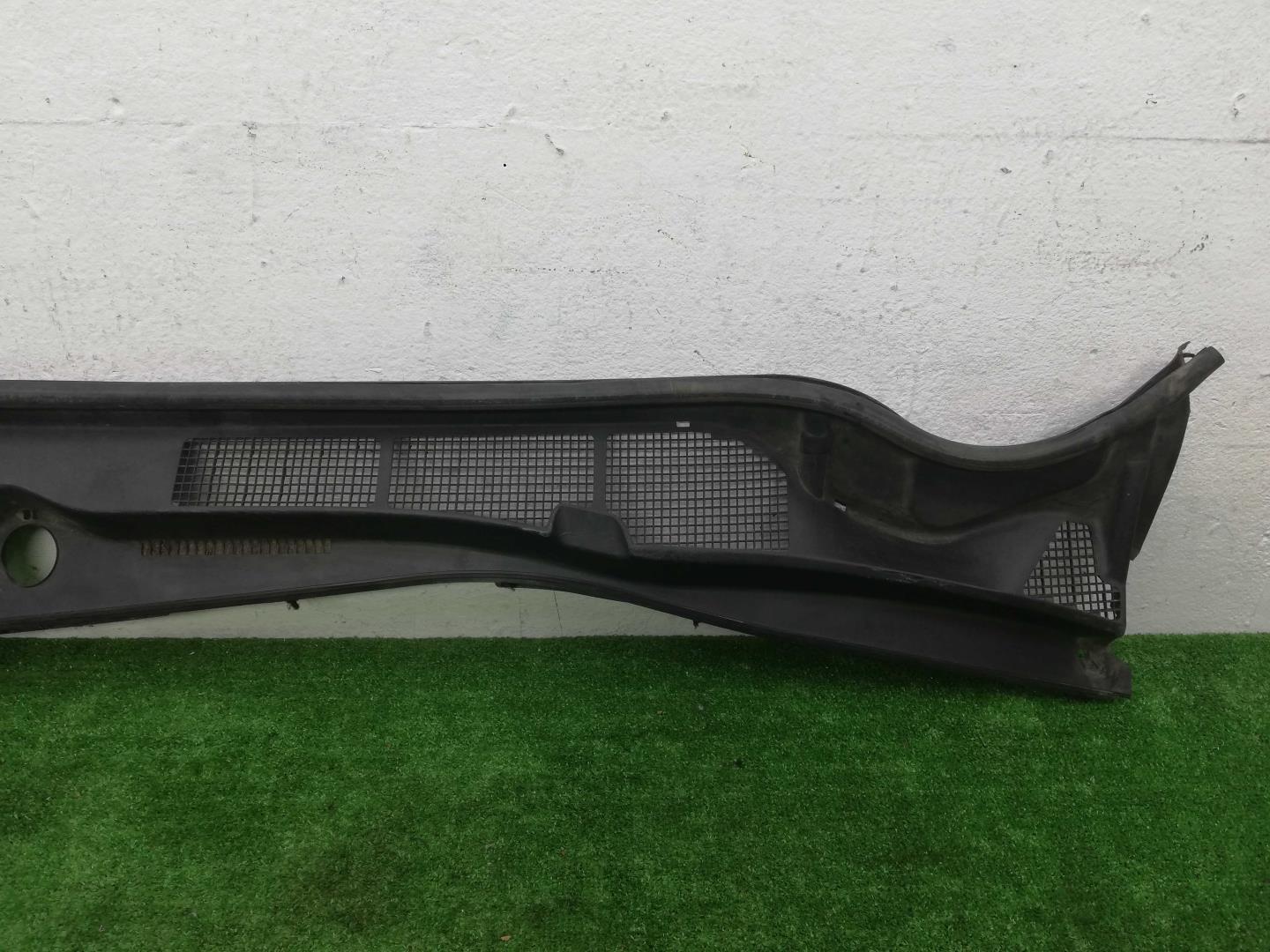 Решетка стеклоочистителей (Жабо)