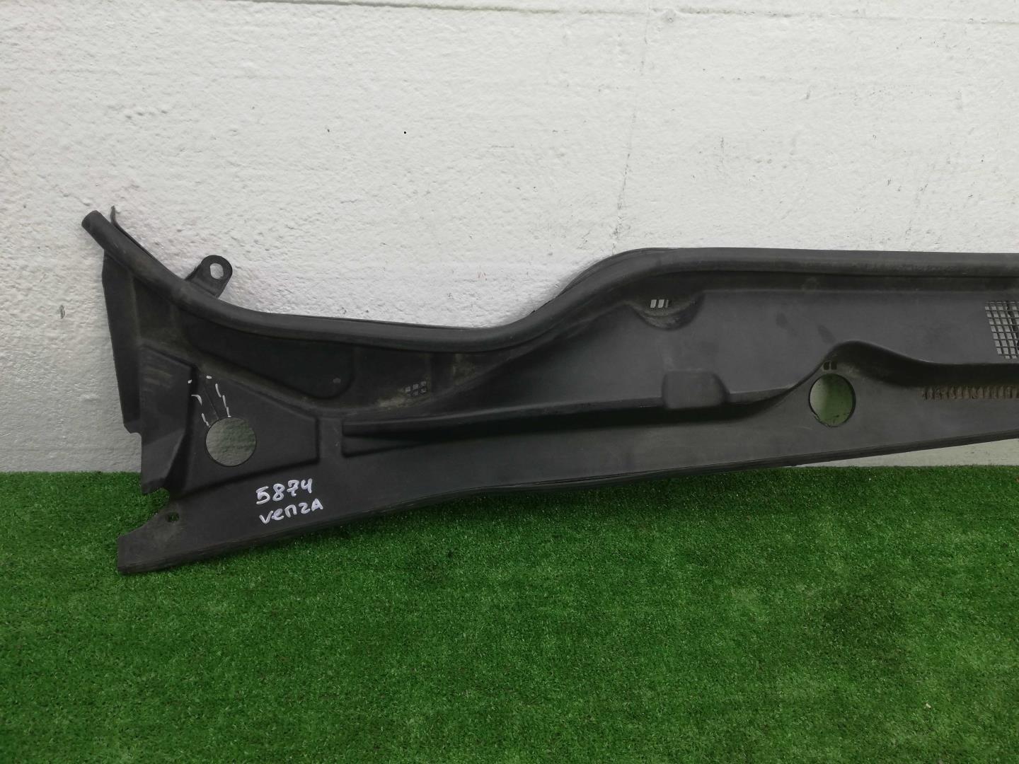 Решетка стеклоочистителей (Жабо)