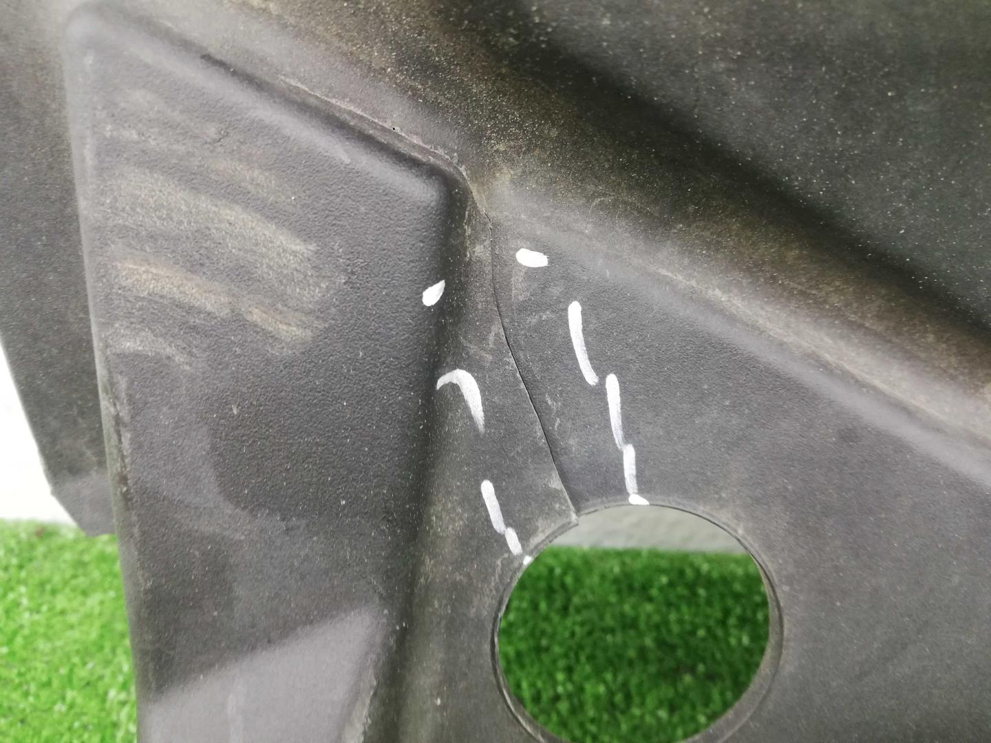 Решетка стеклоочистителей (Жабо)