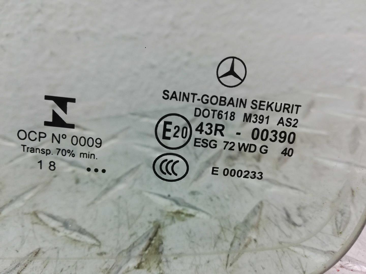 Стекло двери передней левой