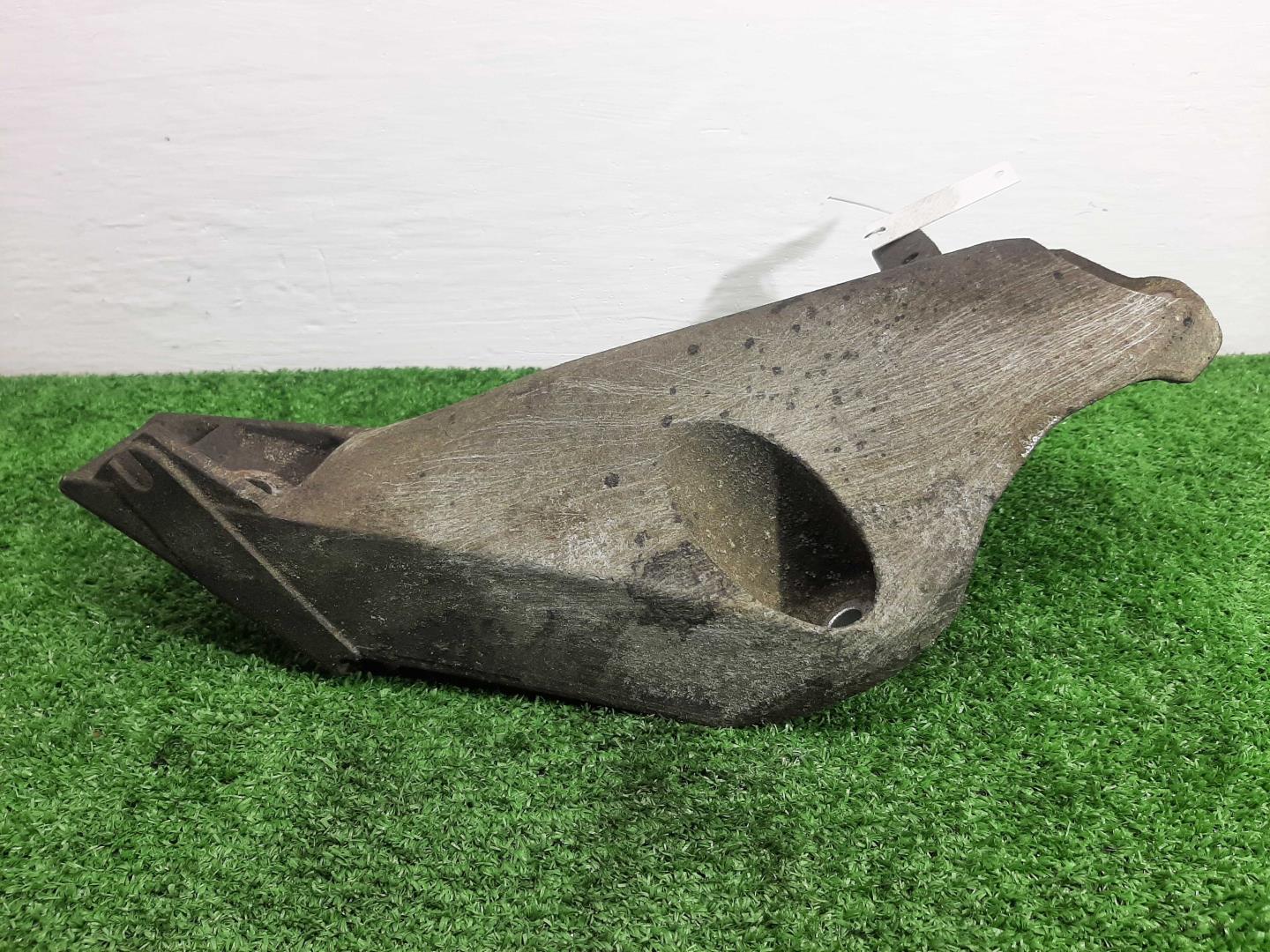 Кронштейн двигателя