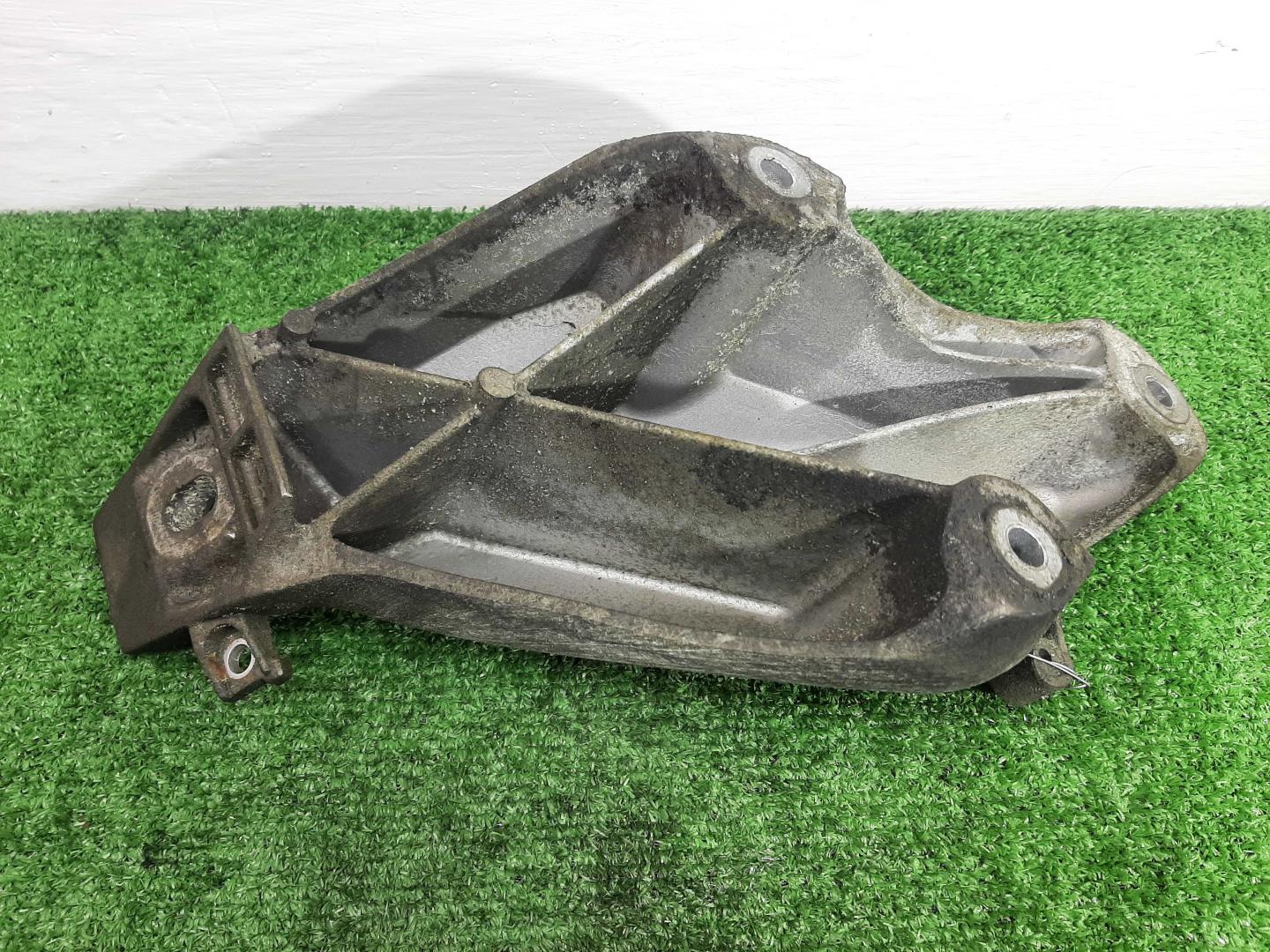 Кронштейн двигателя