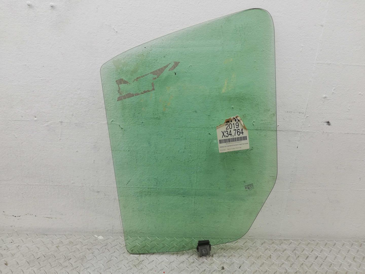 Стекло двери передней левой