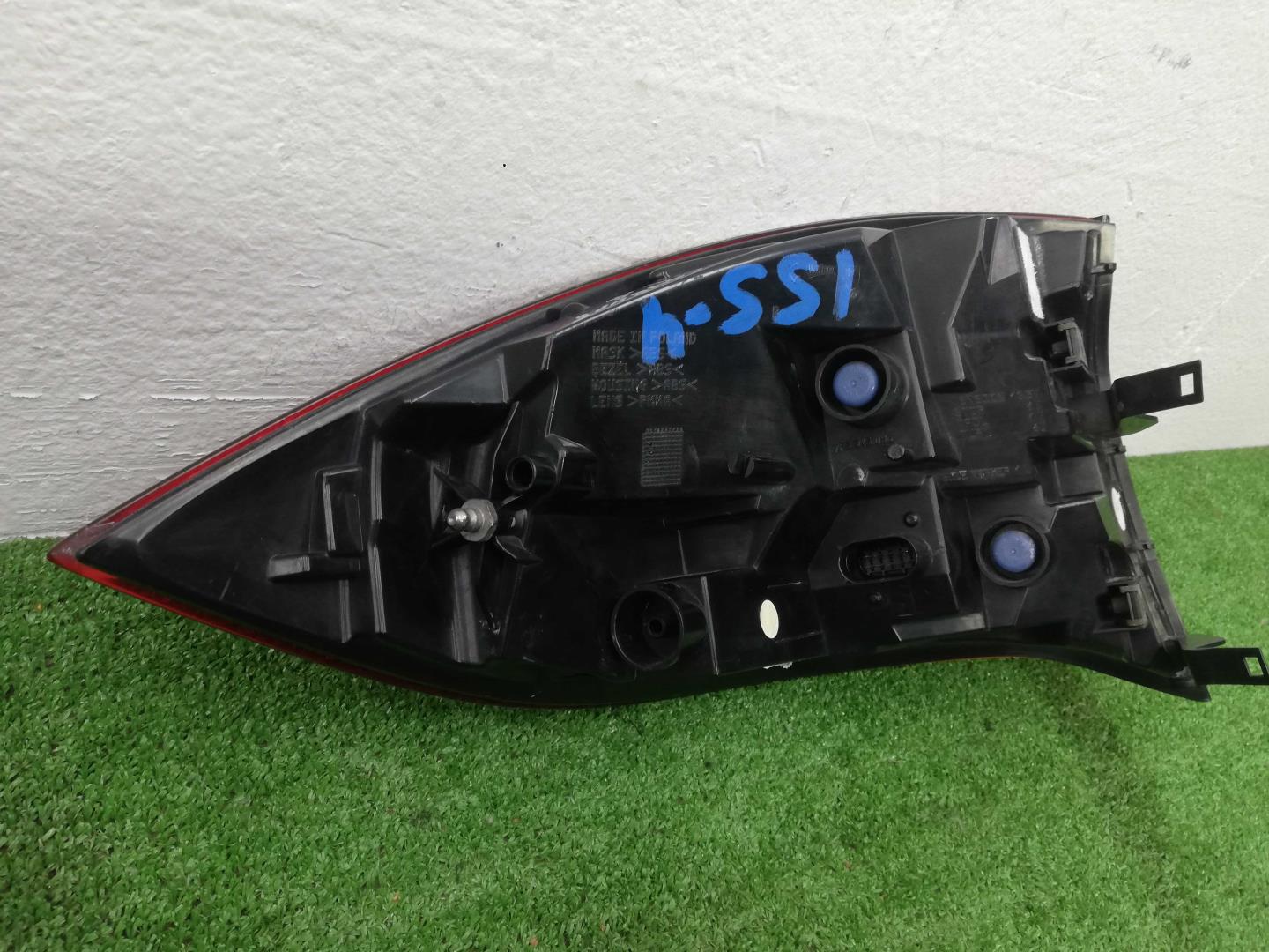 Фонарь задний наружный правый