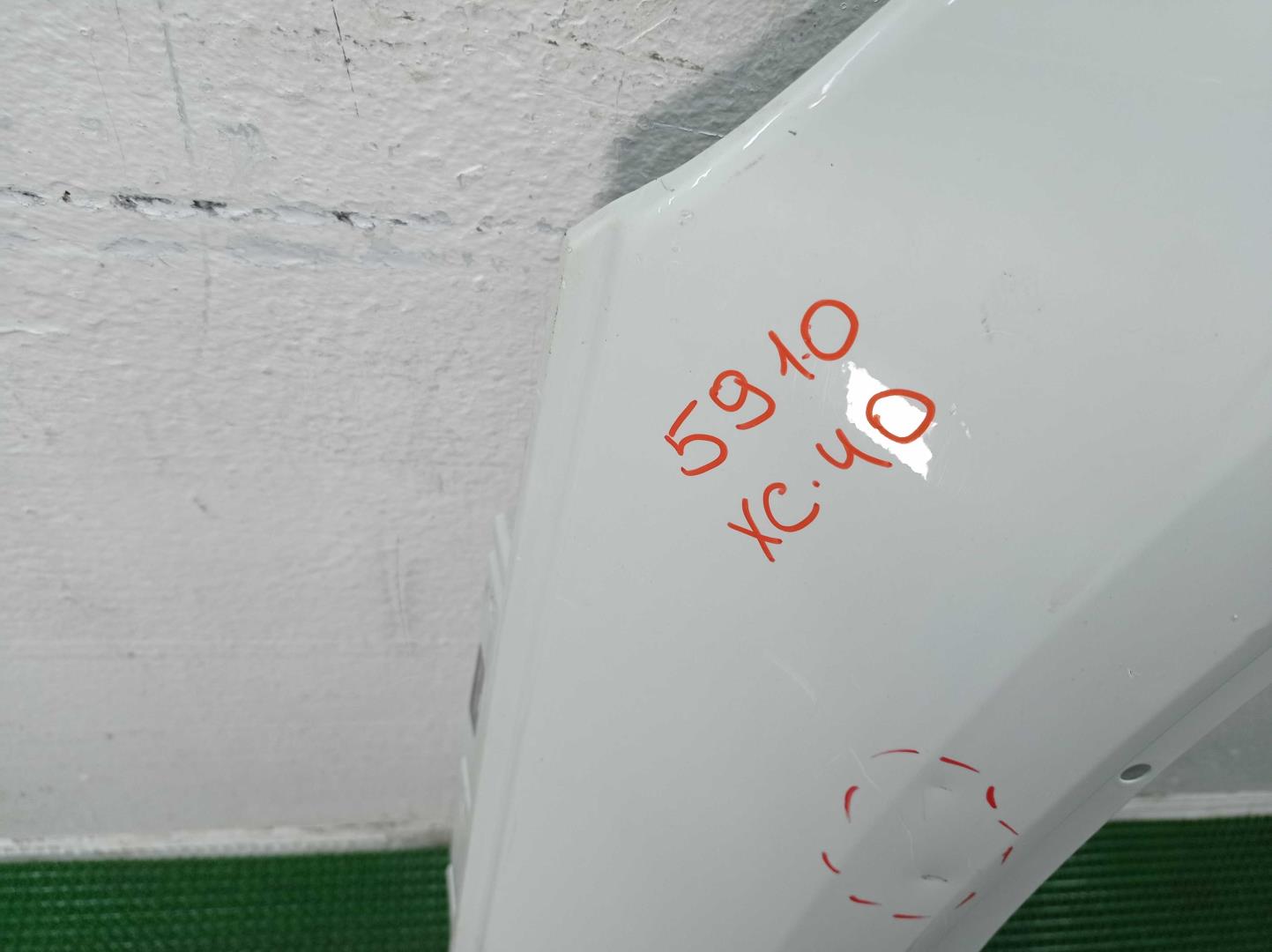 Крыло переднее правое