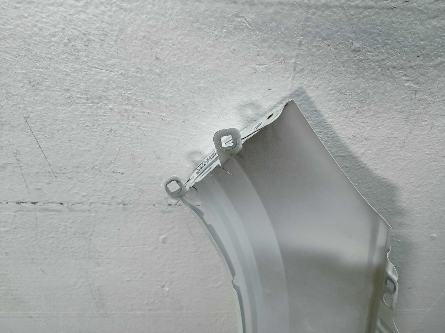 Крыло переднее правое