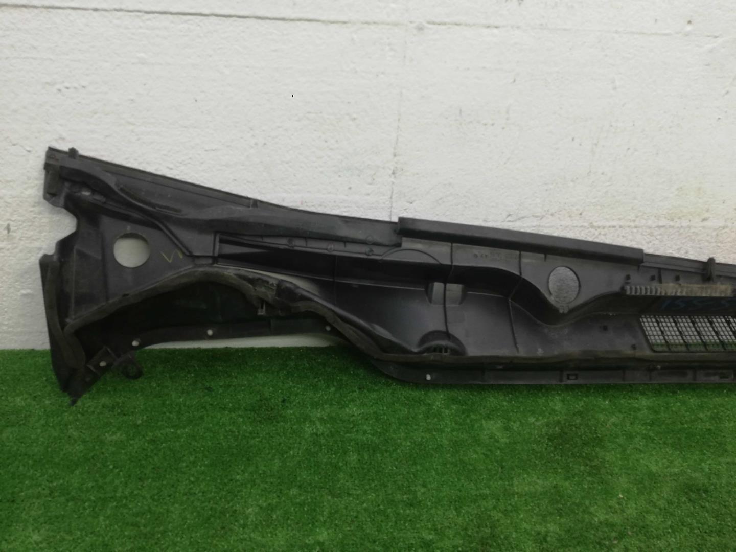 Решетка стеклоочистителей (Жабо)