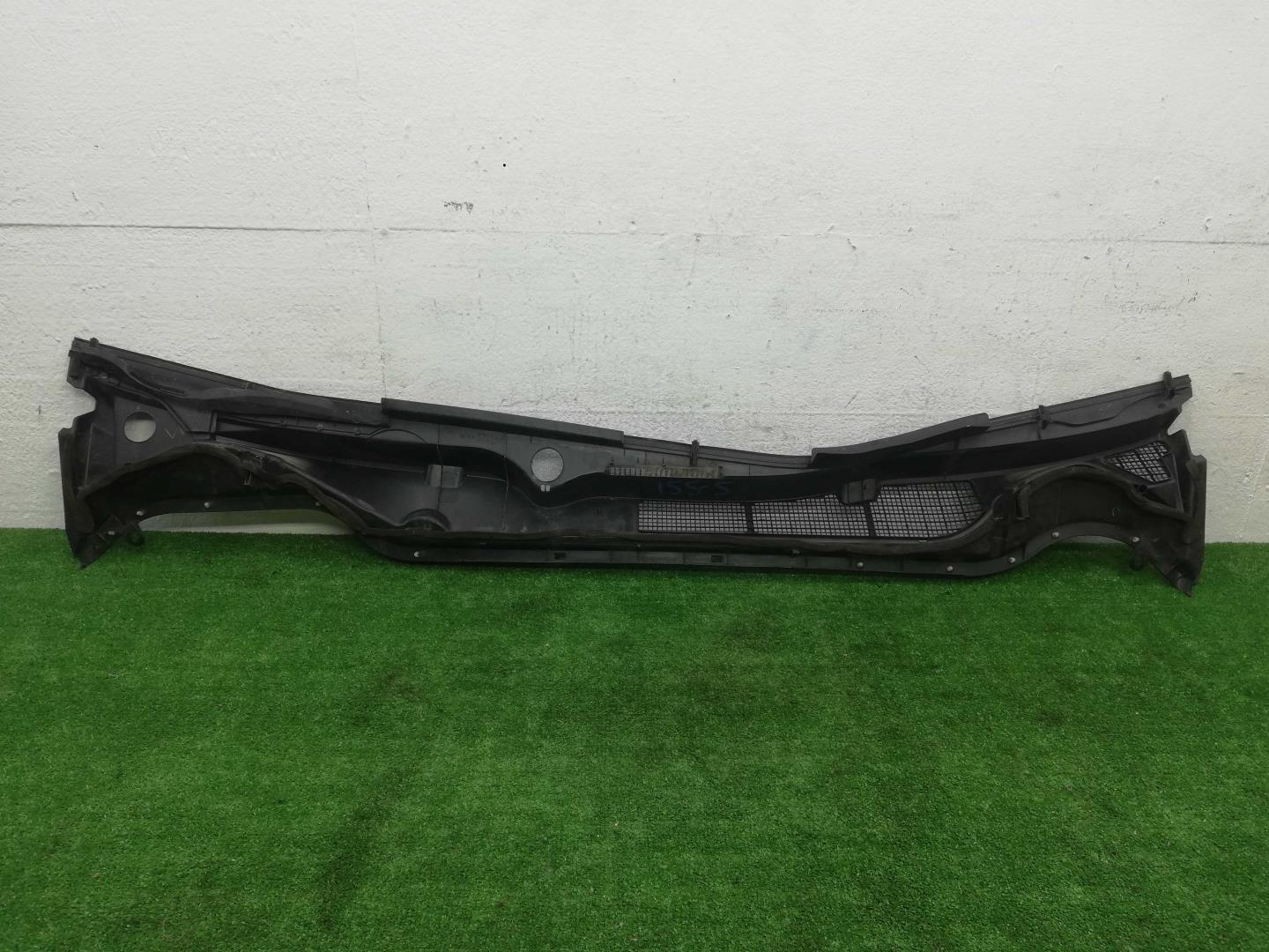 Решетка стеклоочистителей (Жабо)