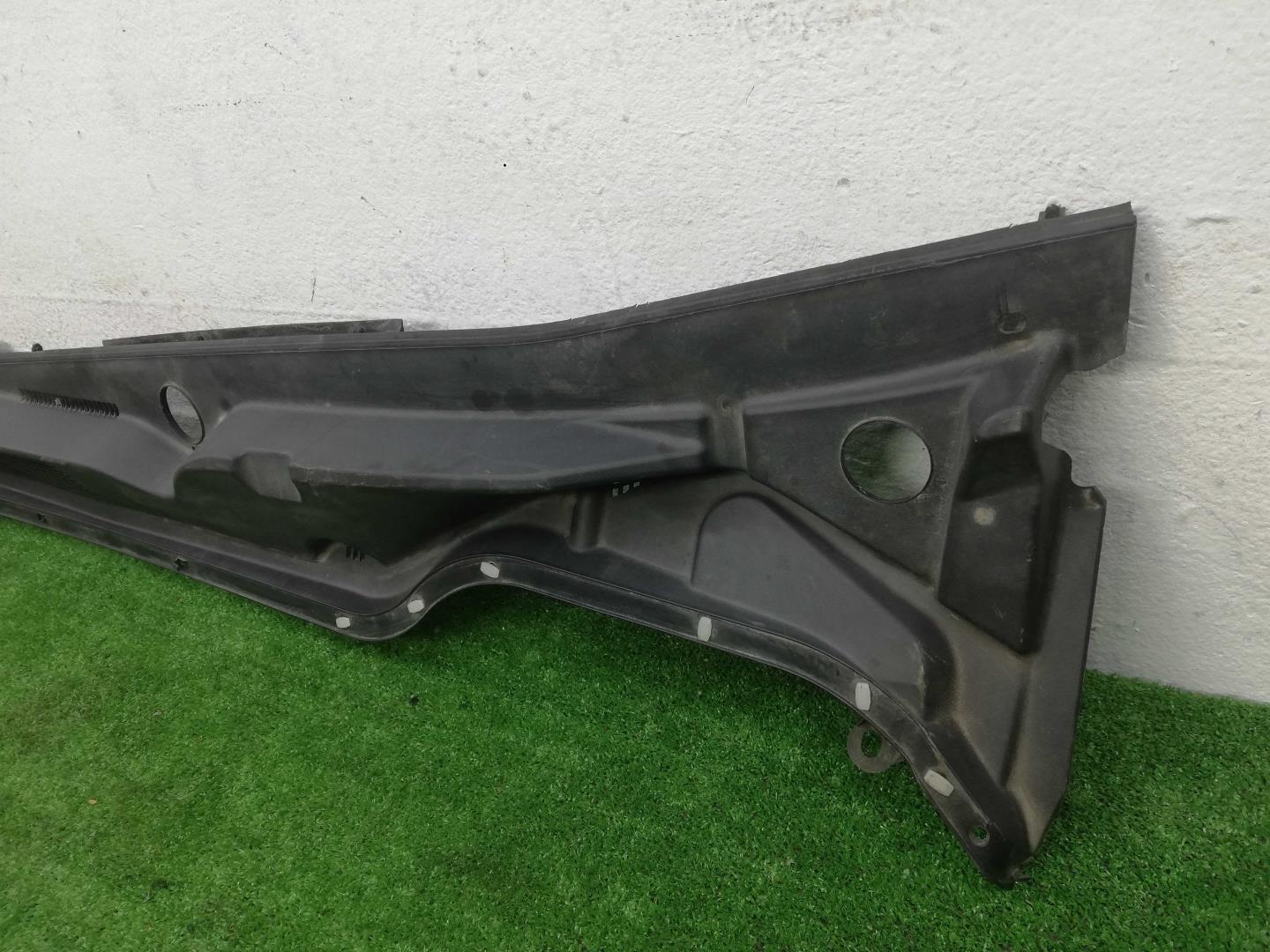 Решетка стеклоочистителей (Жабо)