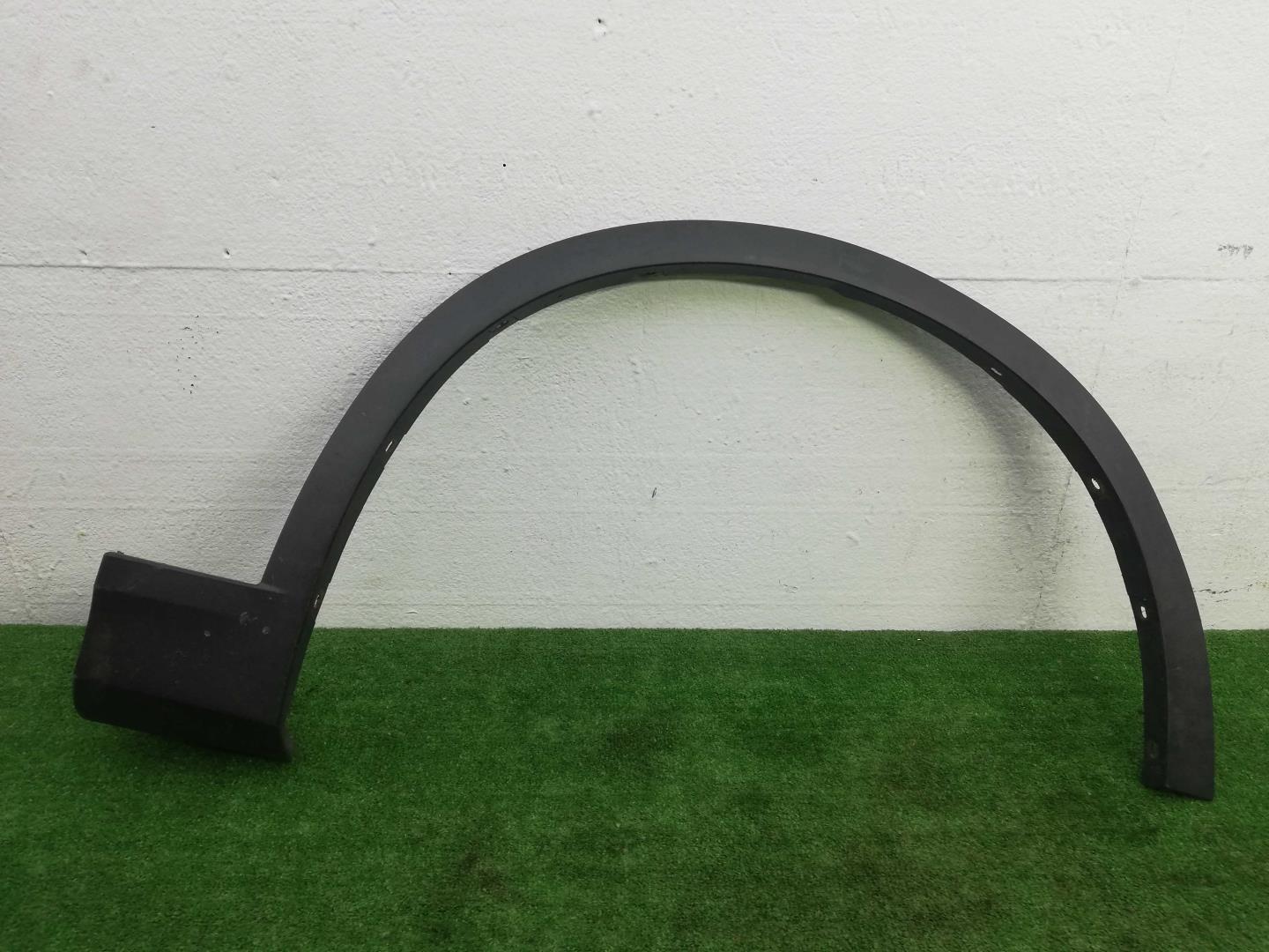 Накладка переднего крыла правого