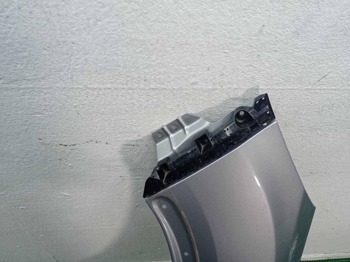 Крыло переднее левое