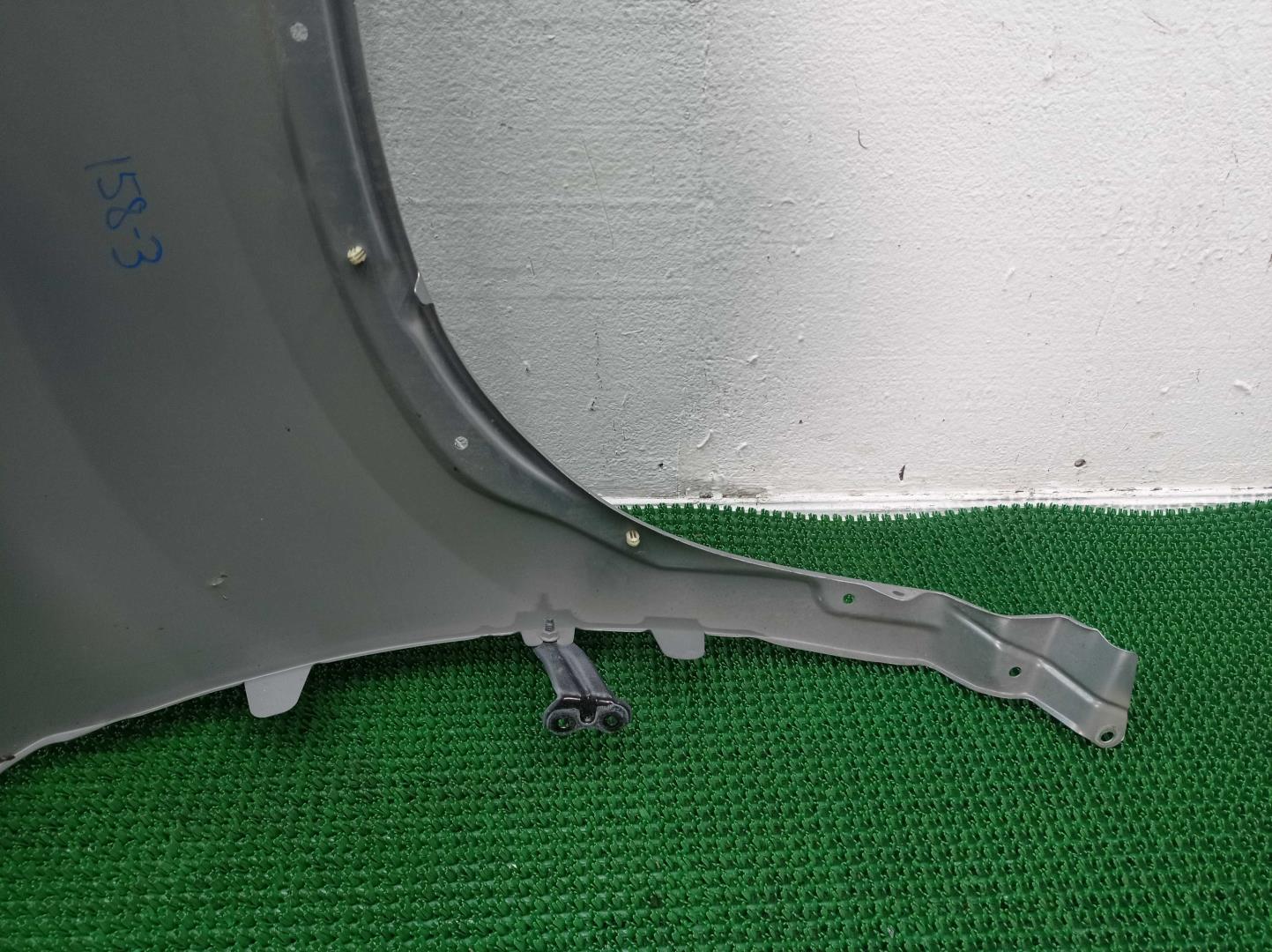 Крыло переднее левое