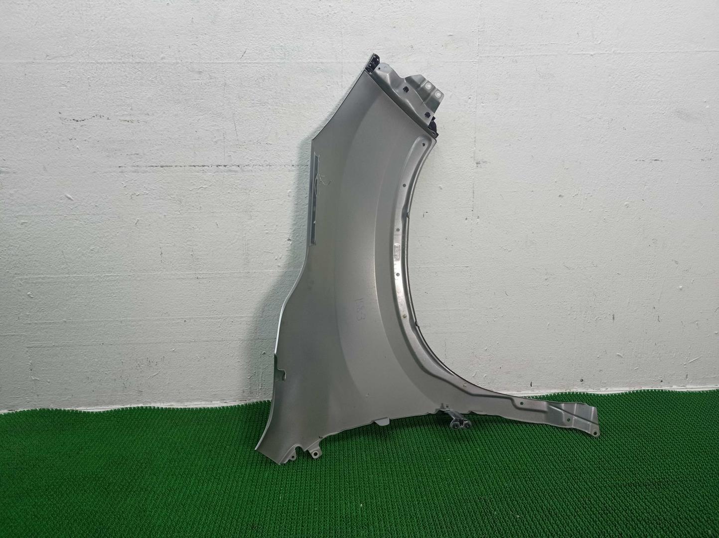 Крыло переднее левое