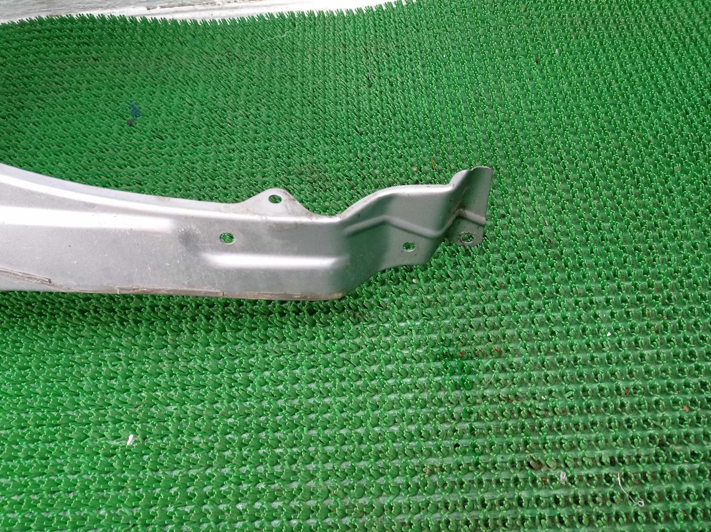 Крыло переднее правое